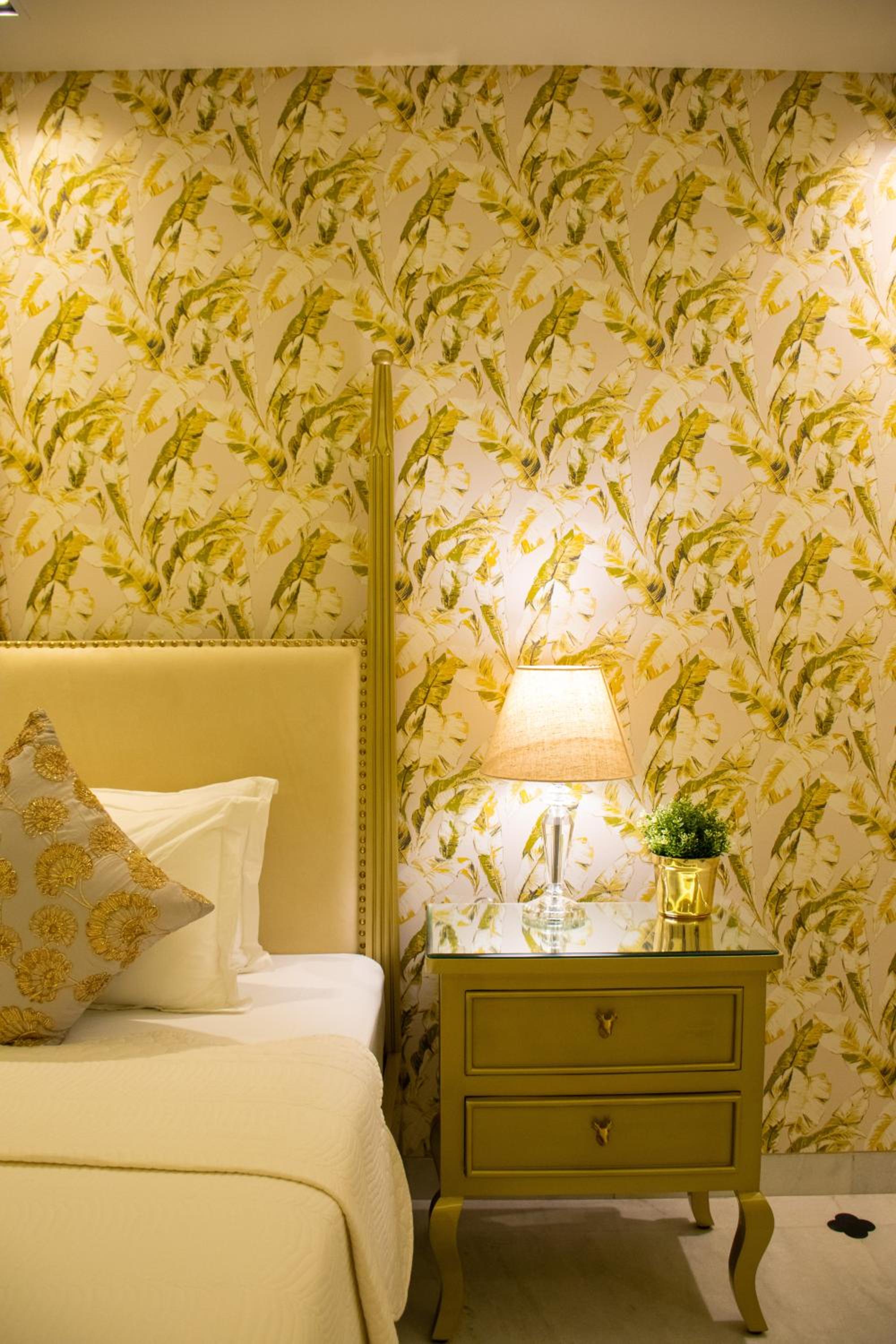 Executive Suite - Photo 9