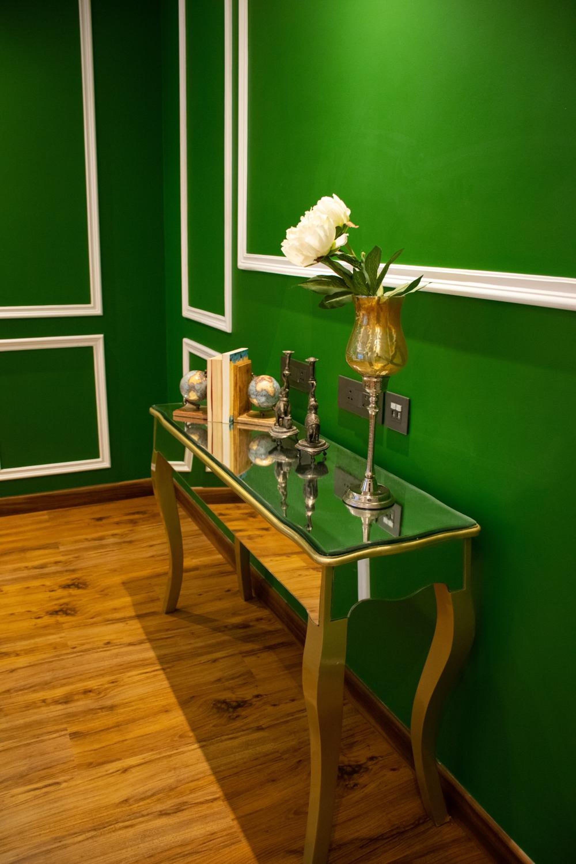 Executive Suite - Photo 7