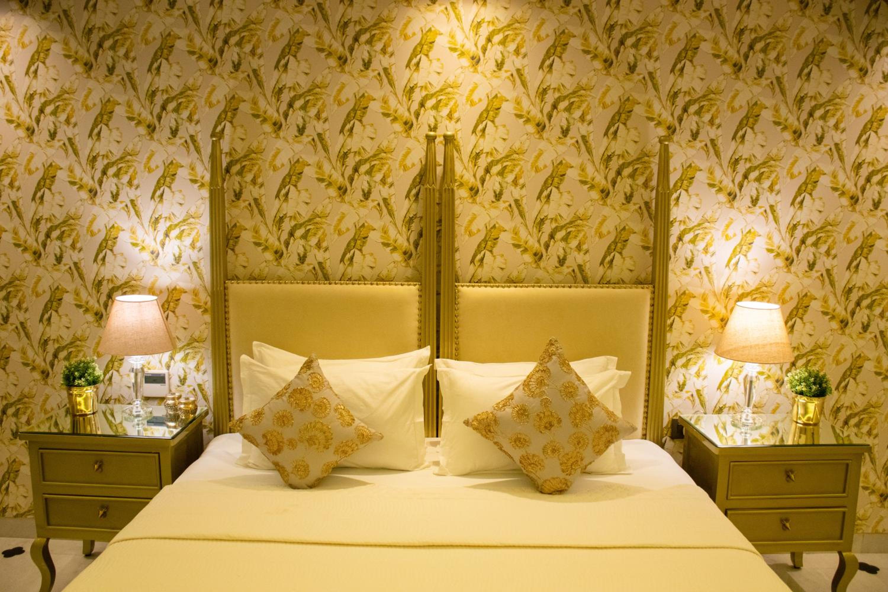 Executive Suite - Photo 4