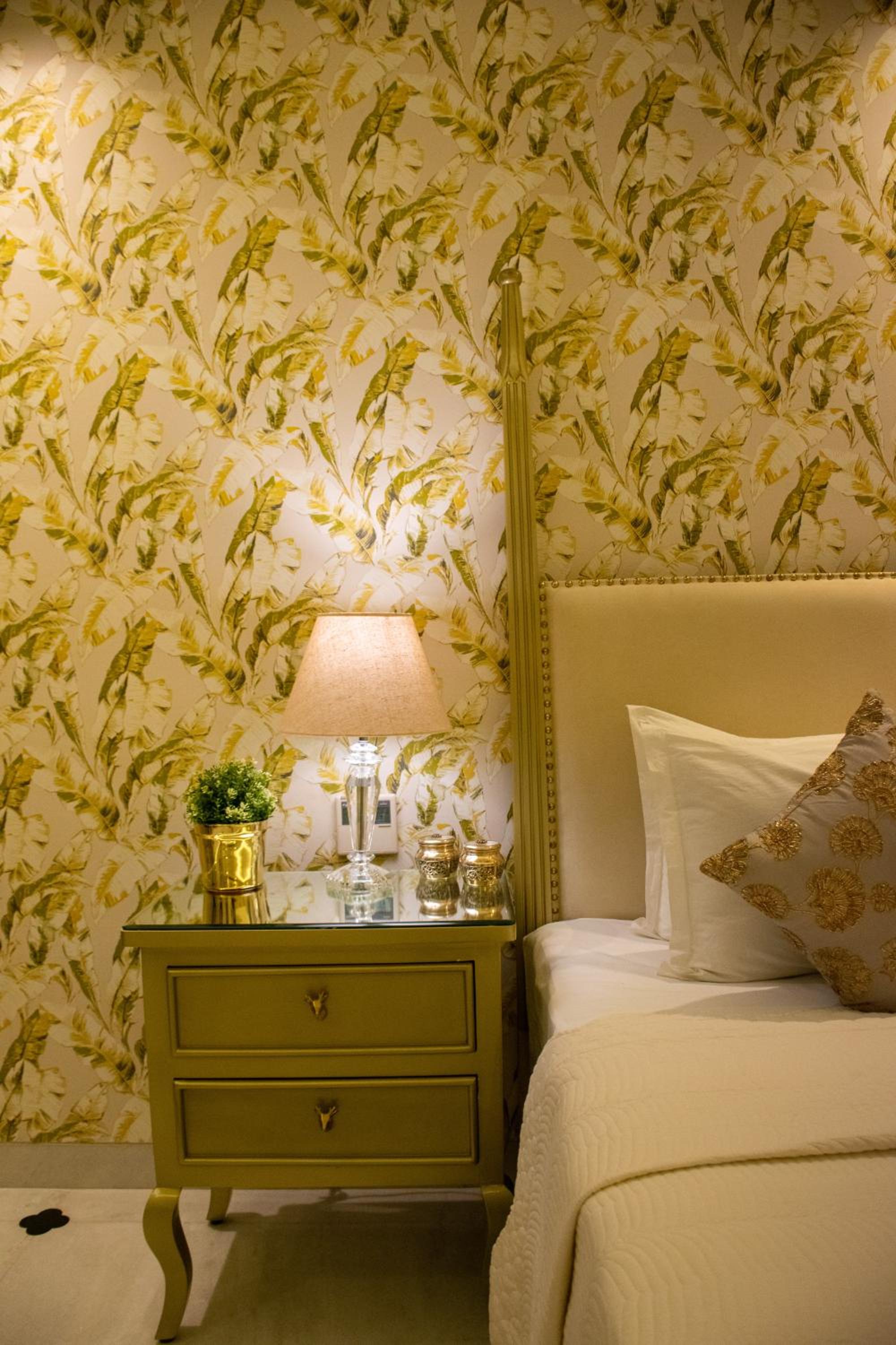 Executive Suite - Photo 2