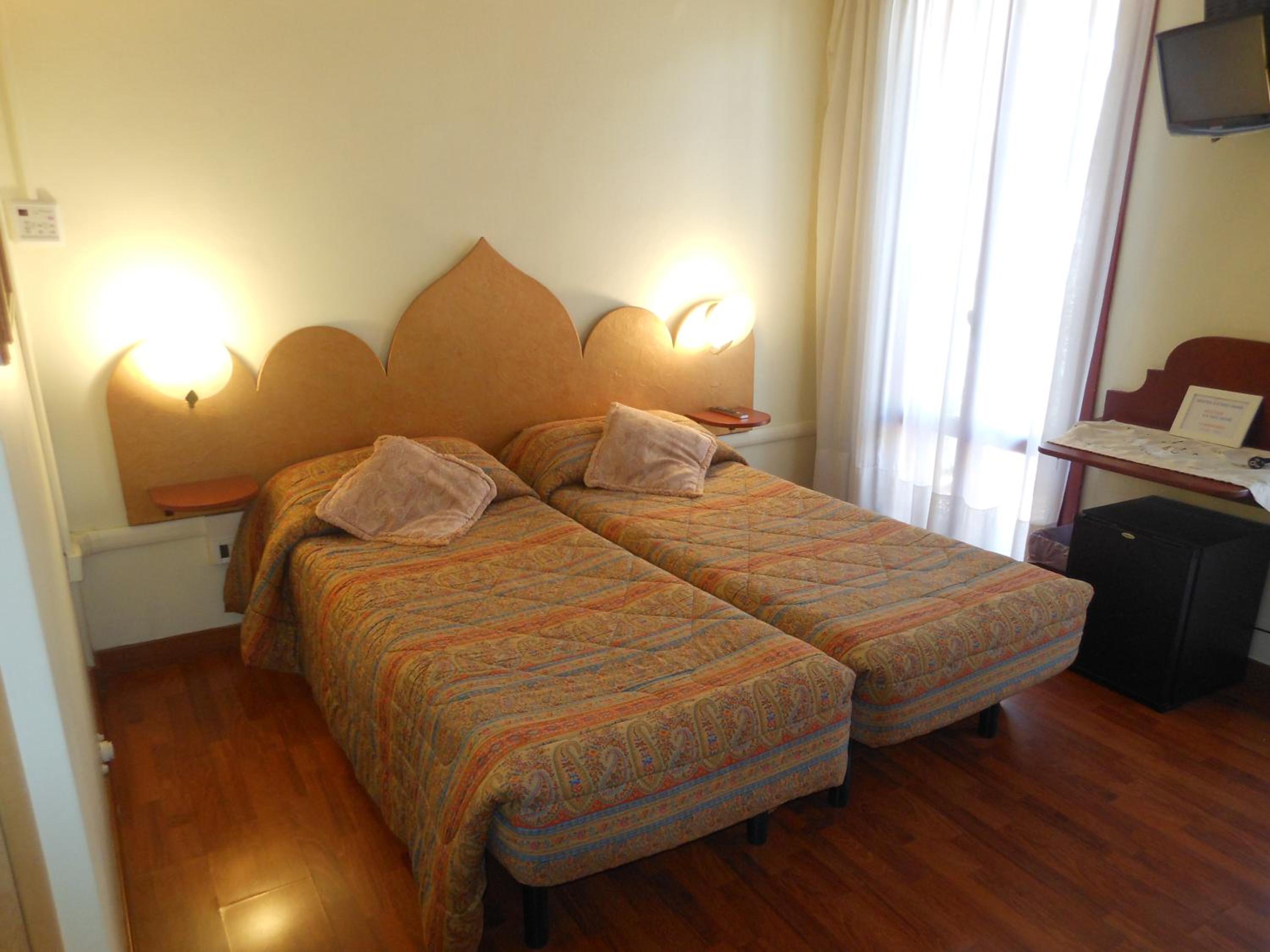 Double or Twin Room with Terrace photo 3
