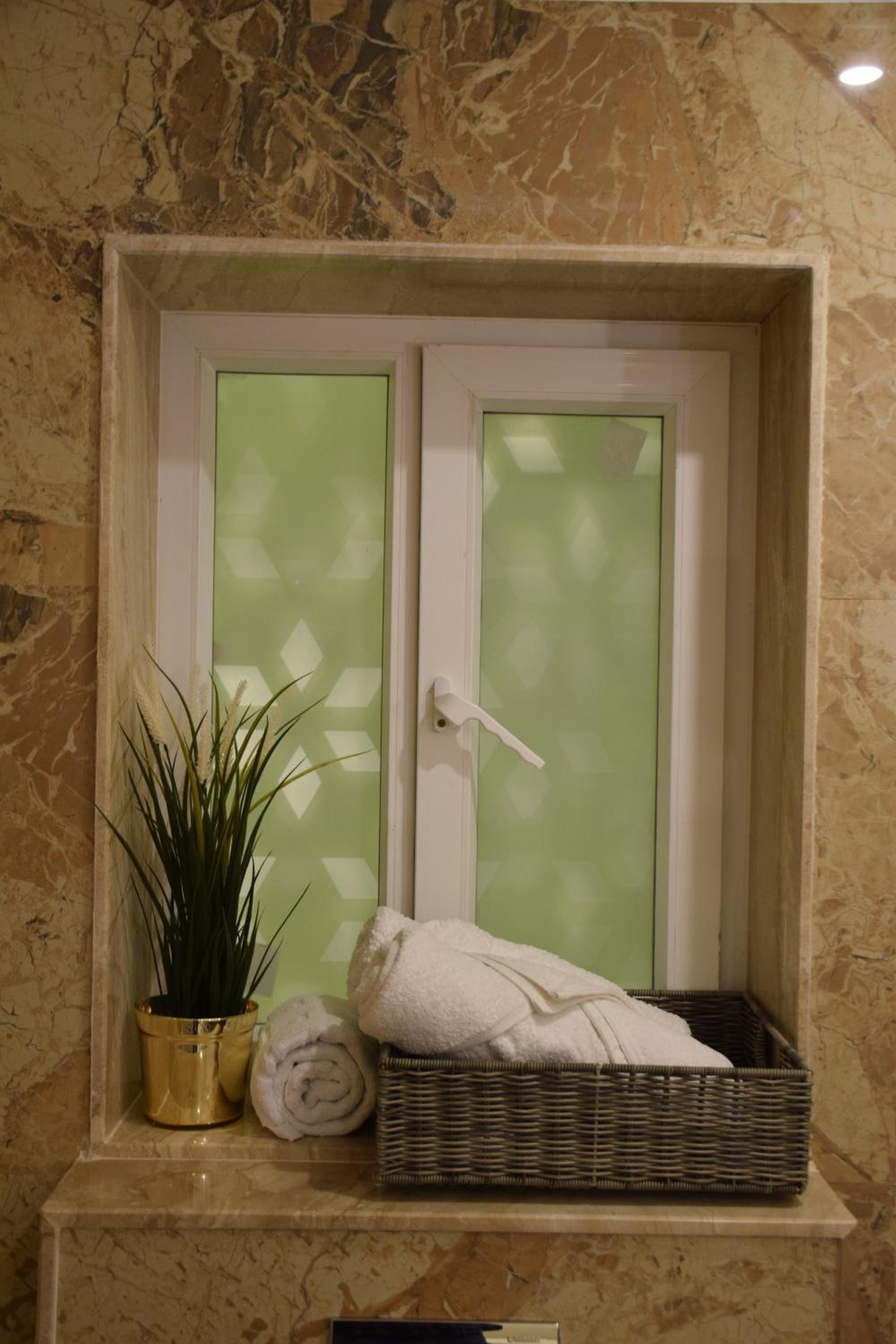 Deluxe Suite - Photo 18