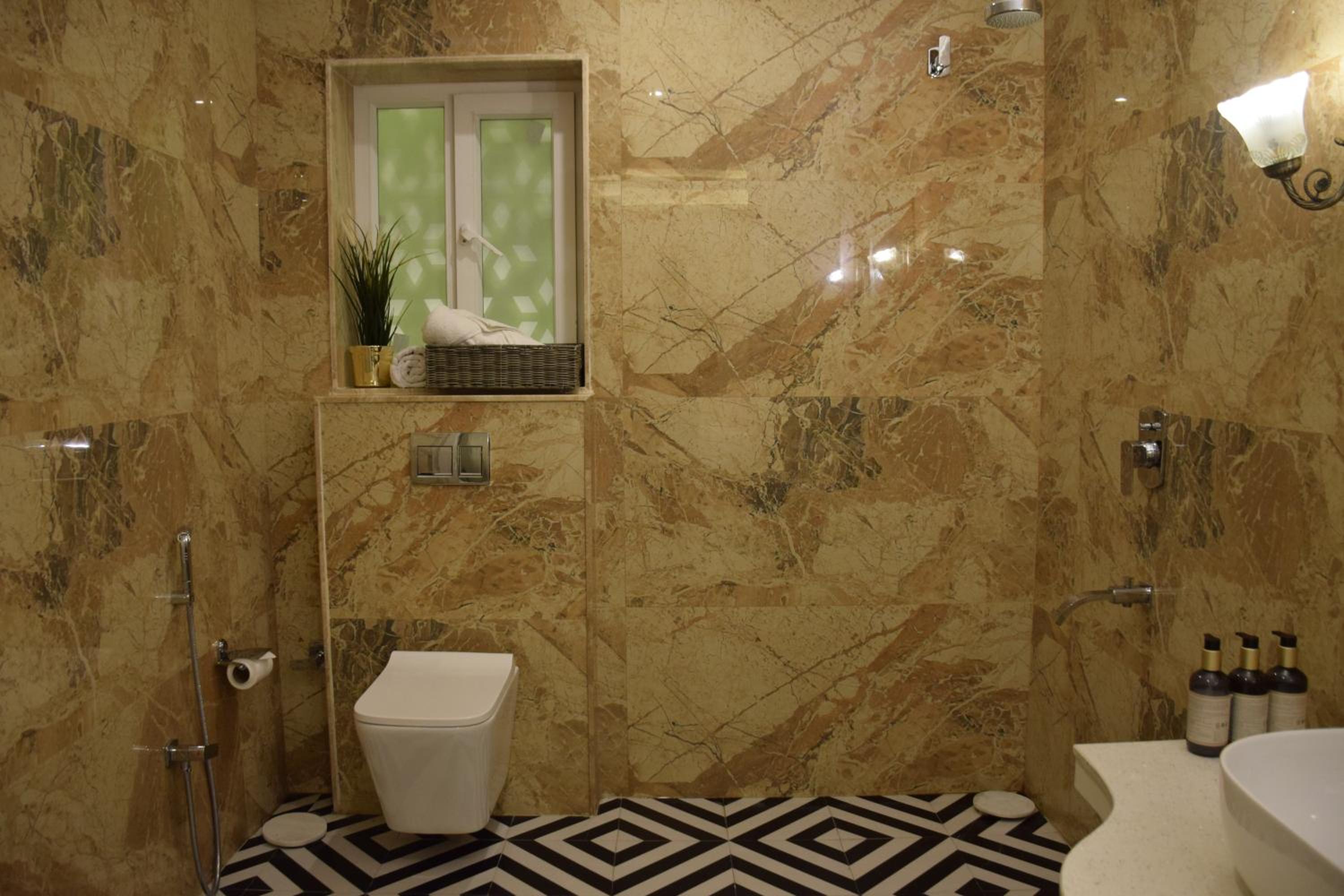 Deluxe Suite - Photo 13