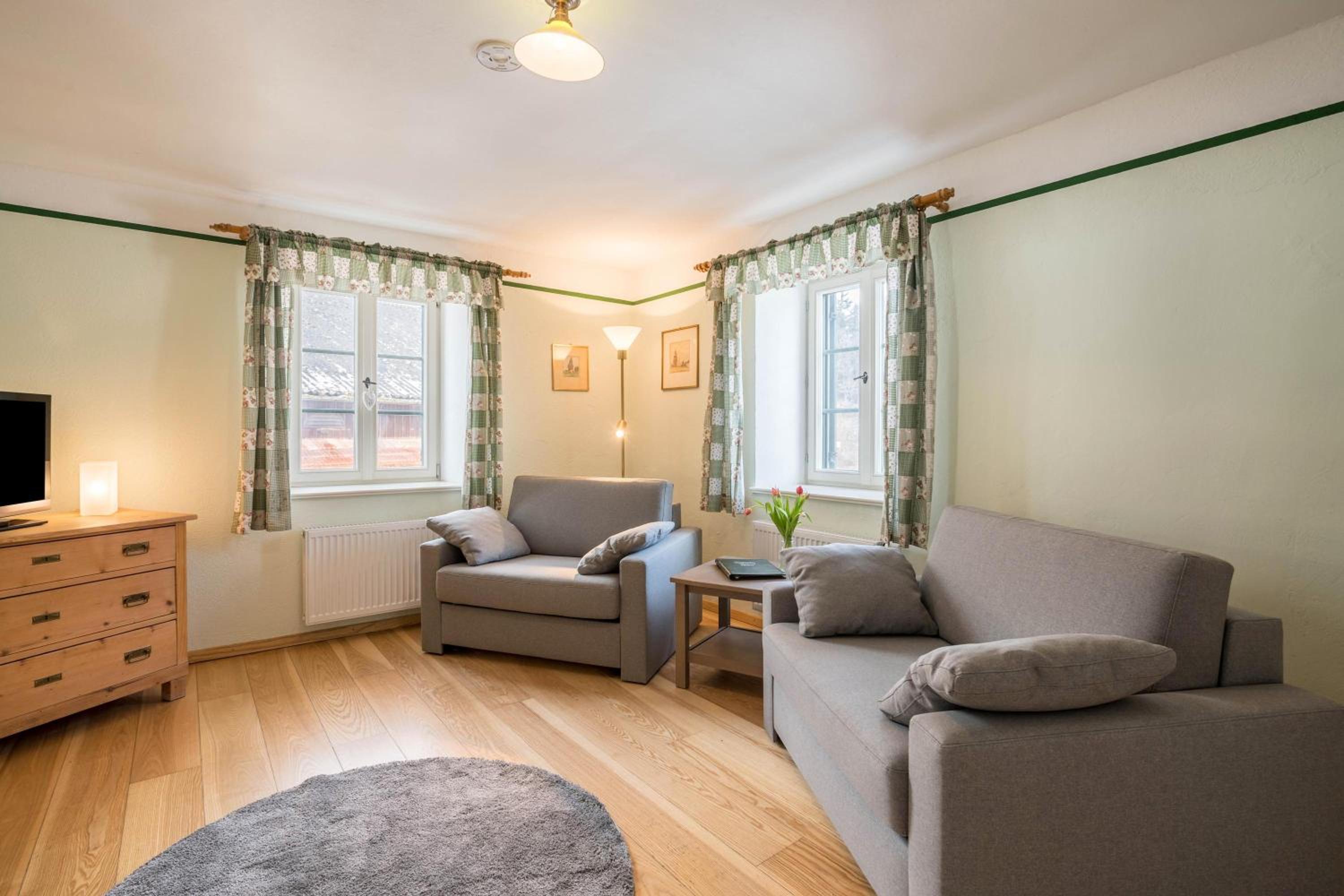 Superior One-Bedroom Apartment