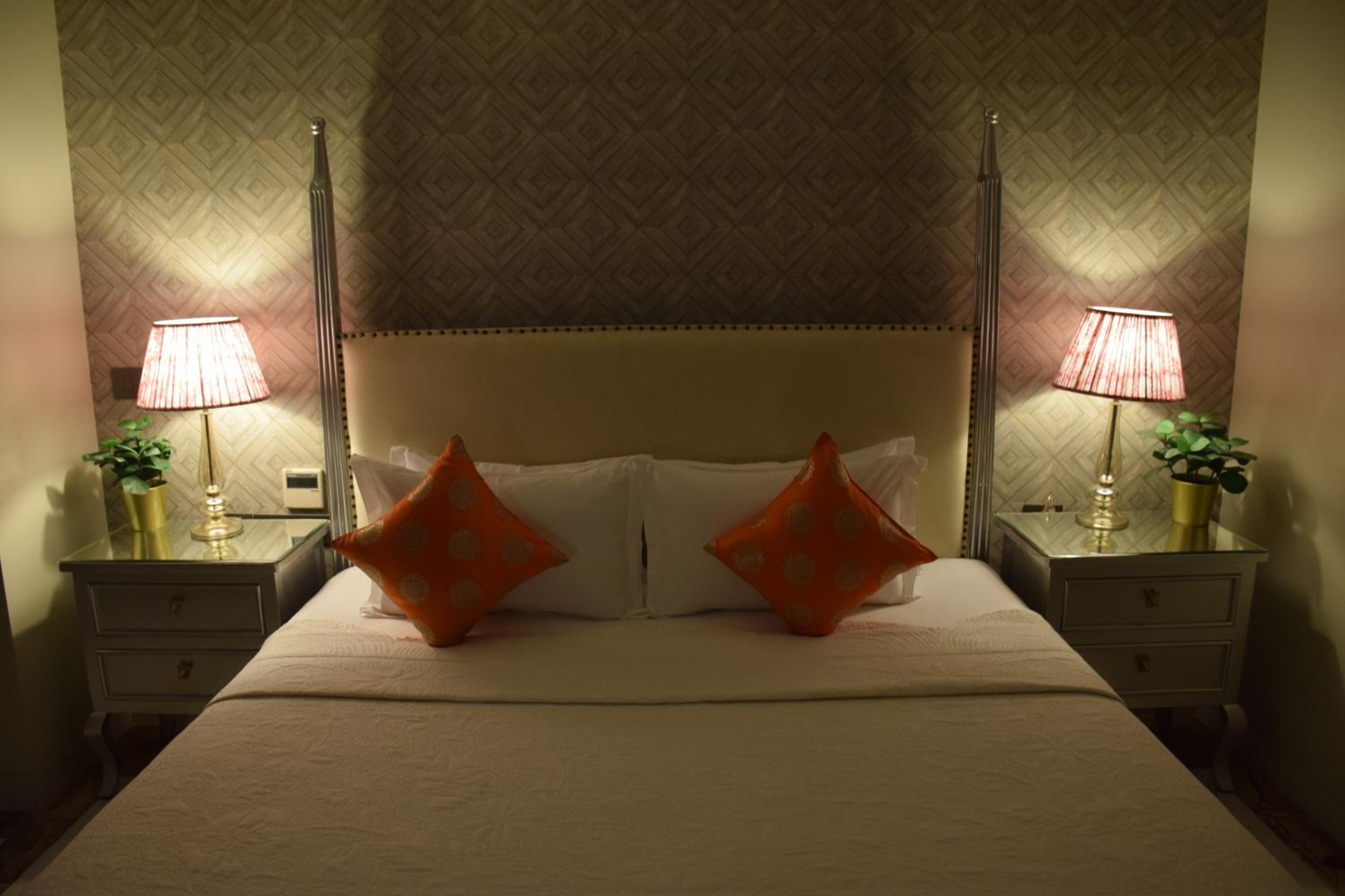 Deluxe Suite - Photo 6