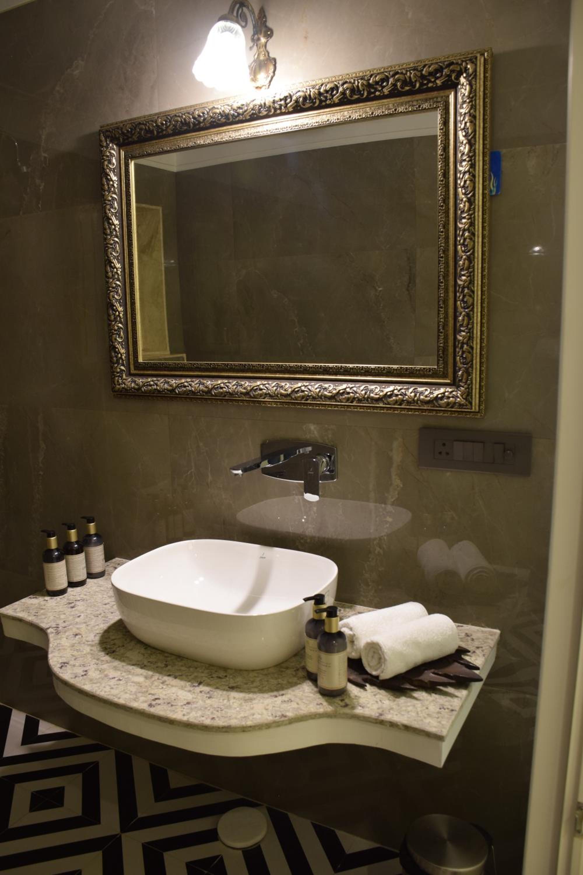 Deluxe Suite - Photo 3