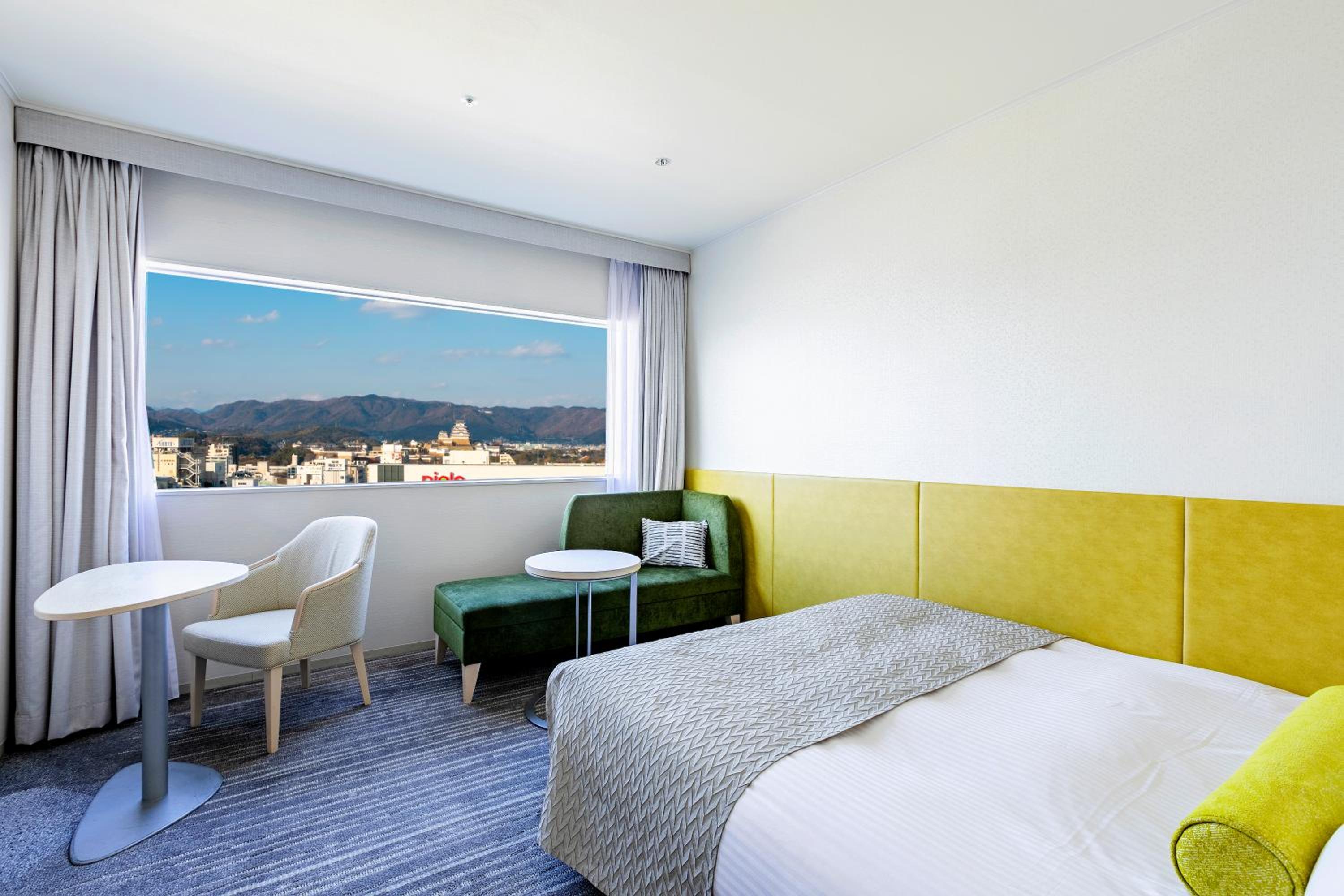 Queen Room with Club Lounge Access - Photo 3
