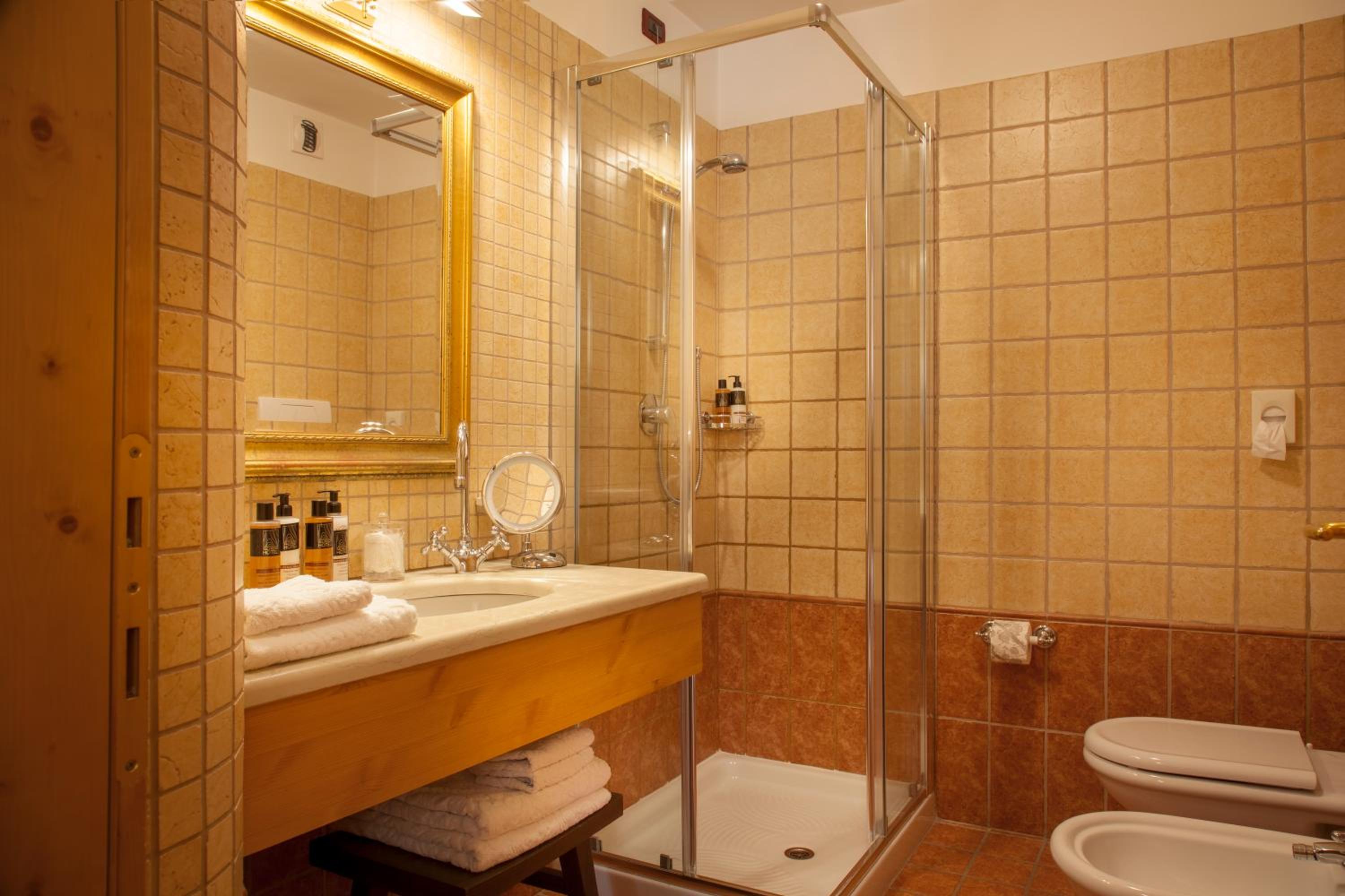 Superior Double or Twin Room - Photo 2