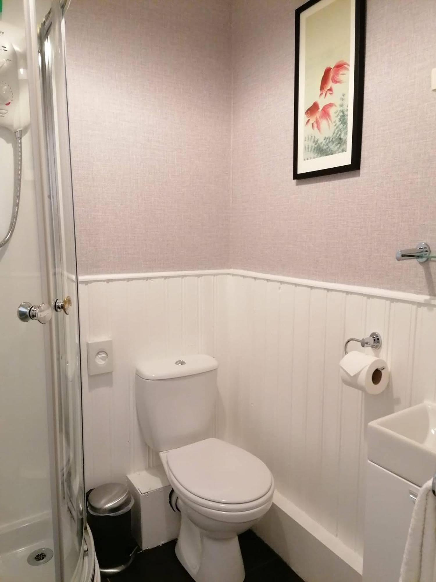 Family Room with Private Bathroom - Photo 6