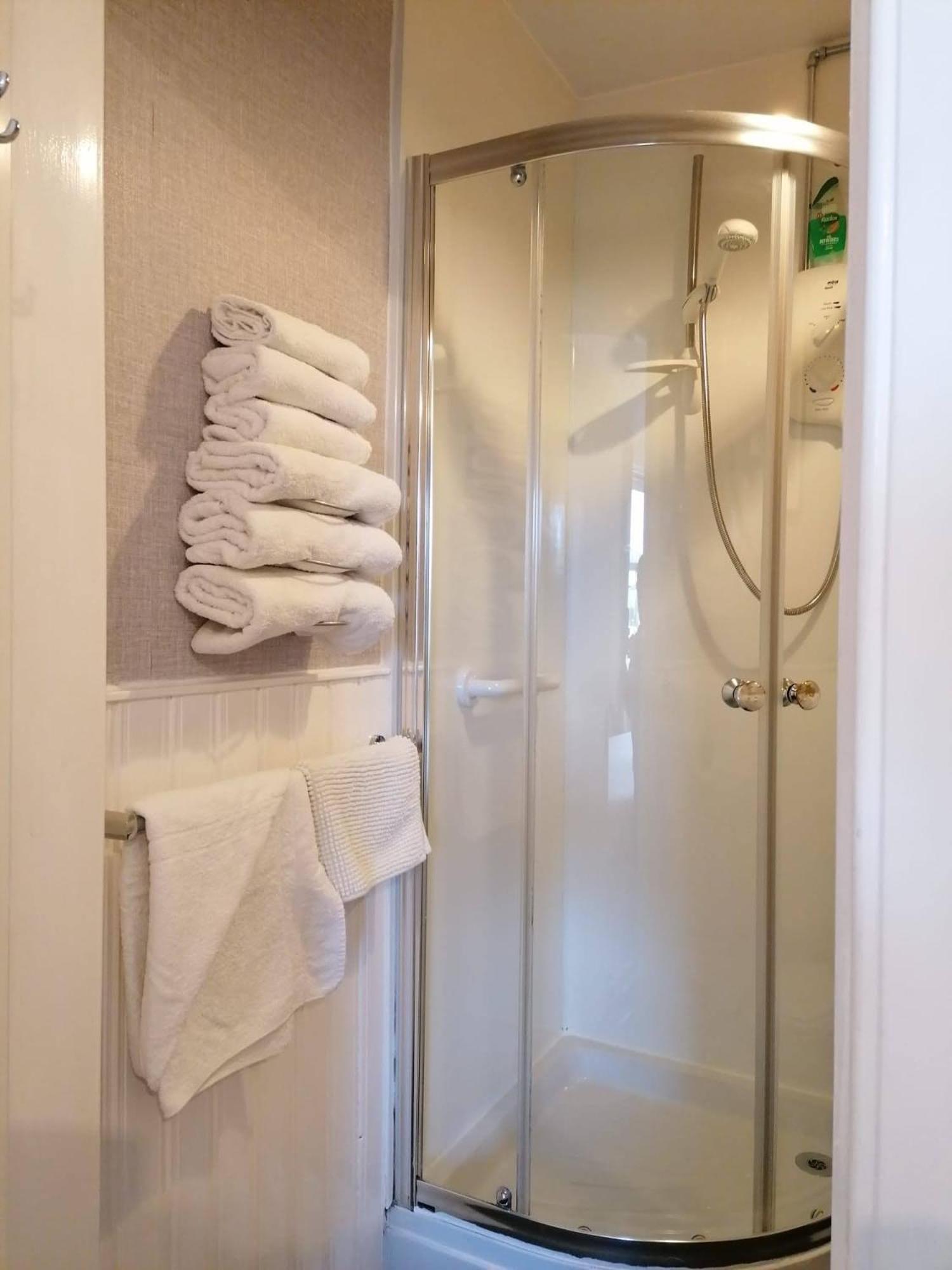 Family Room with Private Bathroom - Photo 9