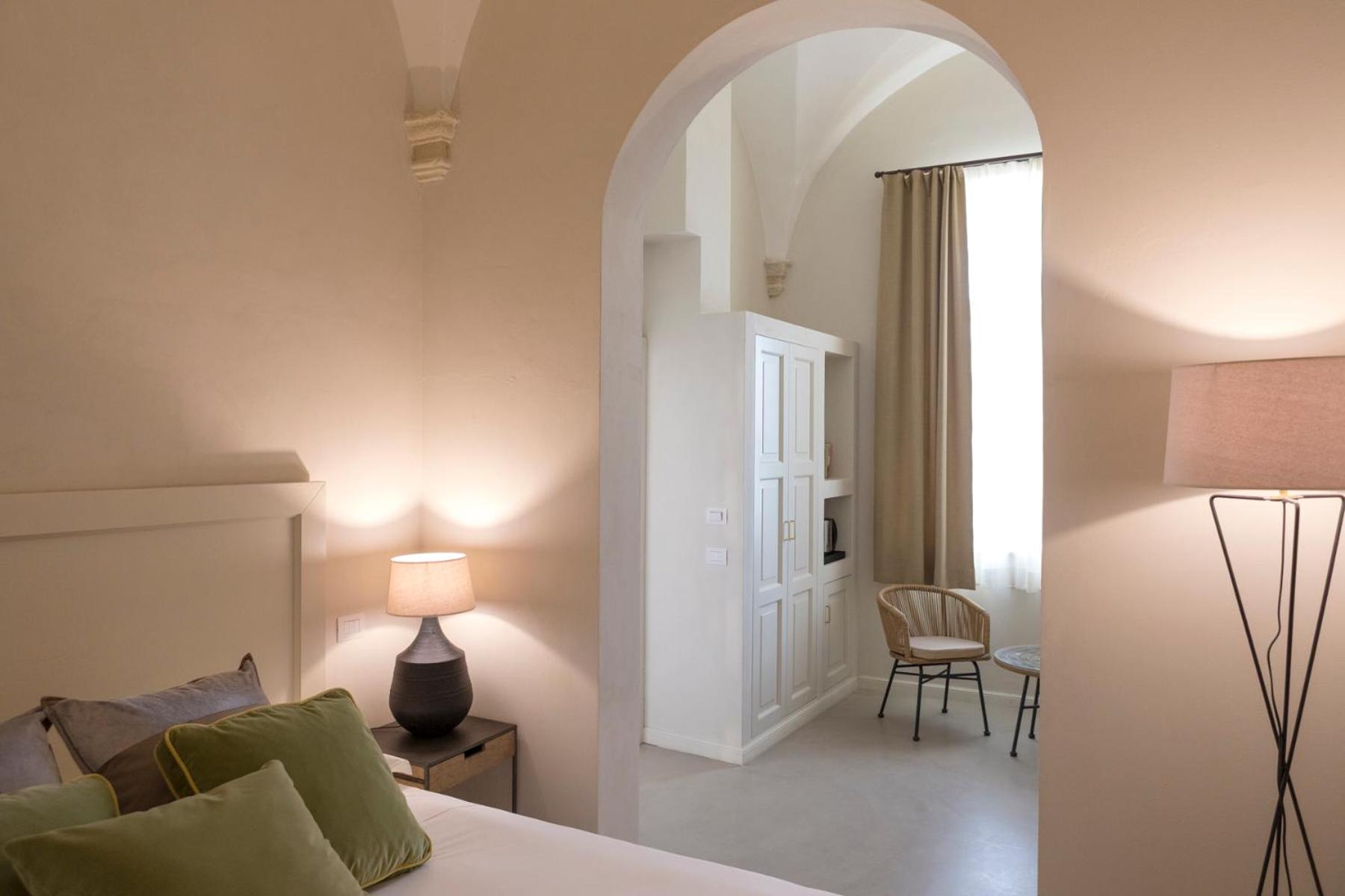 Standard King Room - Photo 2