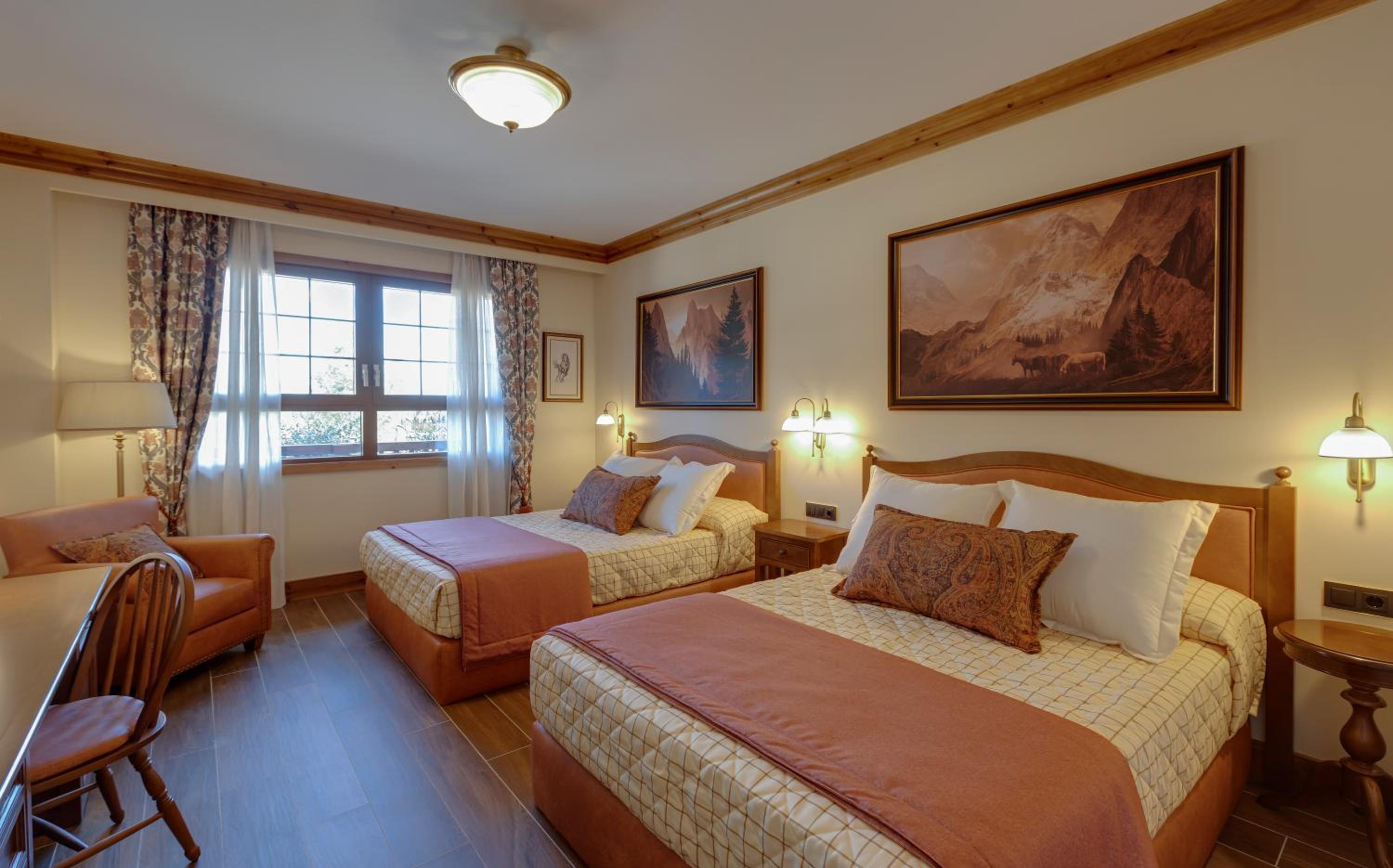 Superior Room with Access to PortAventura Park ( 2 adults + 2 children)  + 1 access to Ferrari Land  photo 3