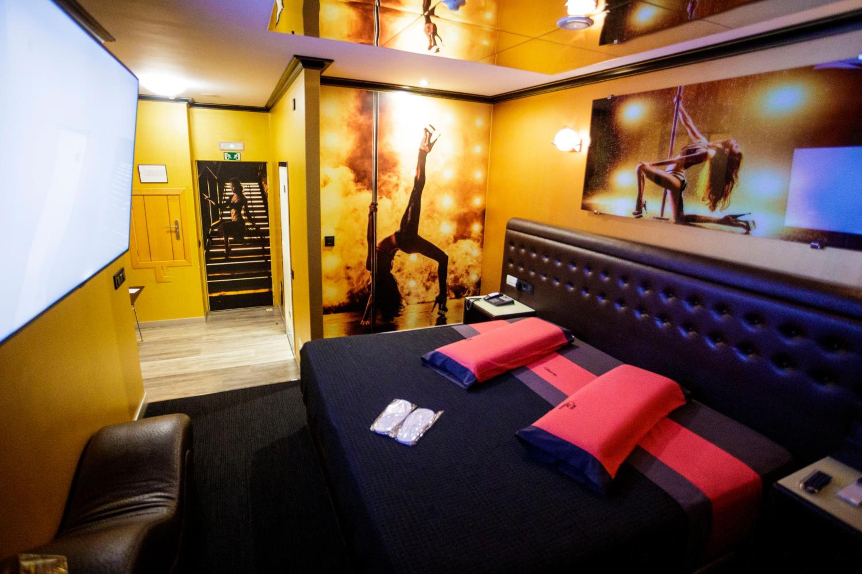 Double Room - Photo 10