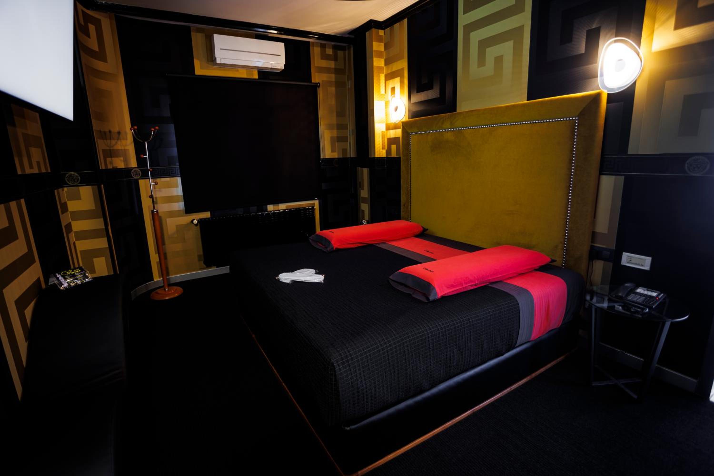 Double Room - Photo 17