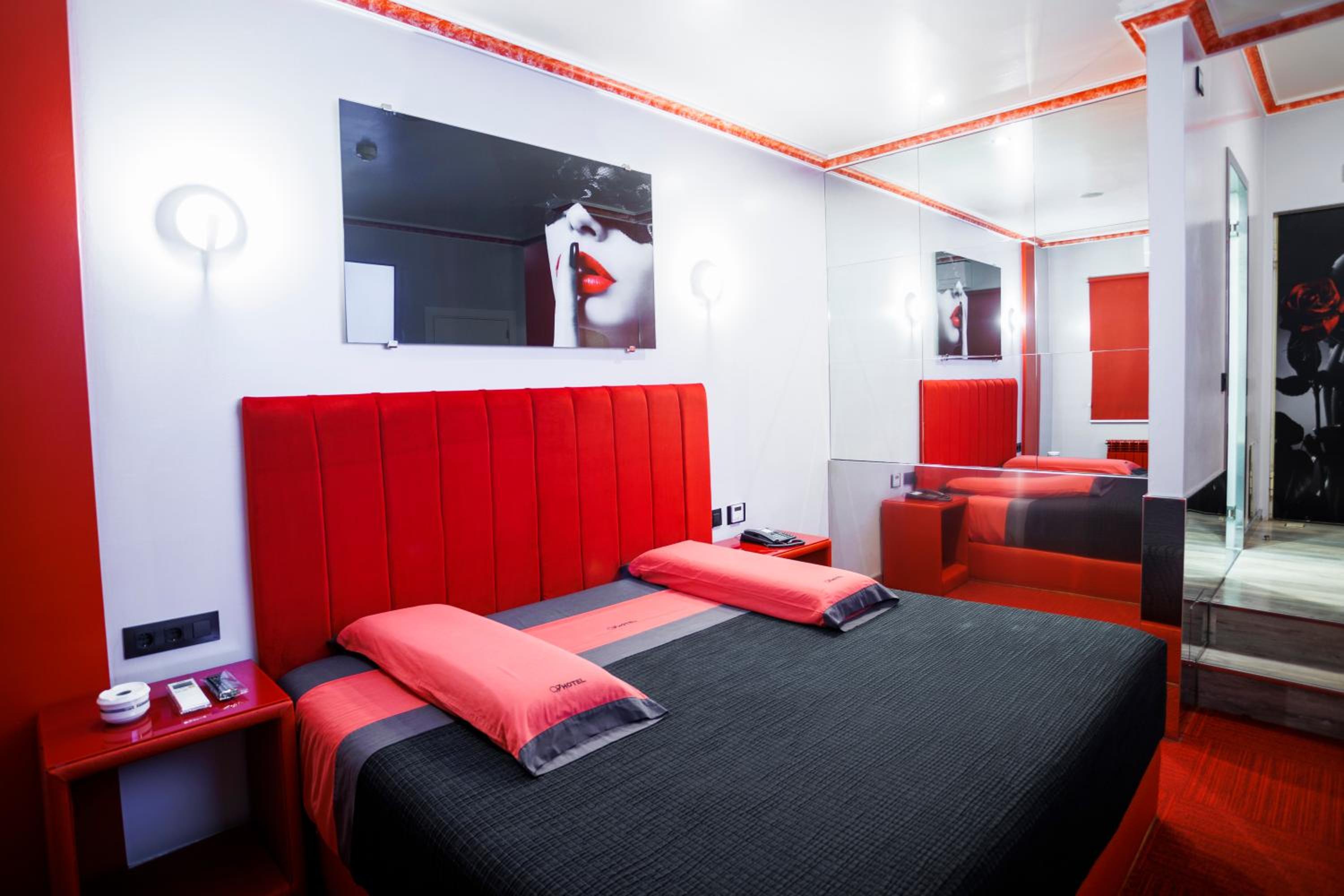 Double Room - Photo 12