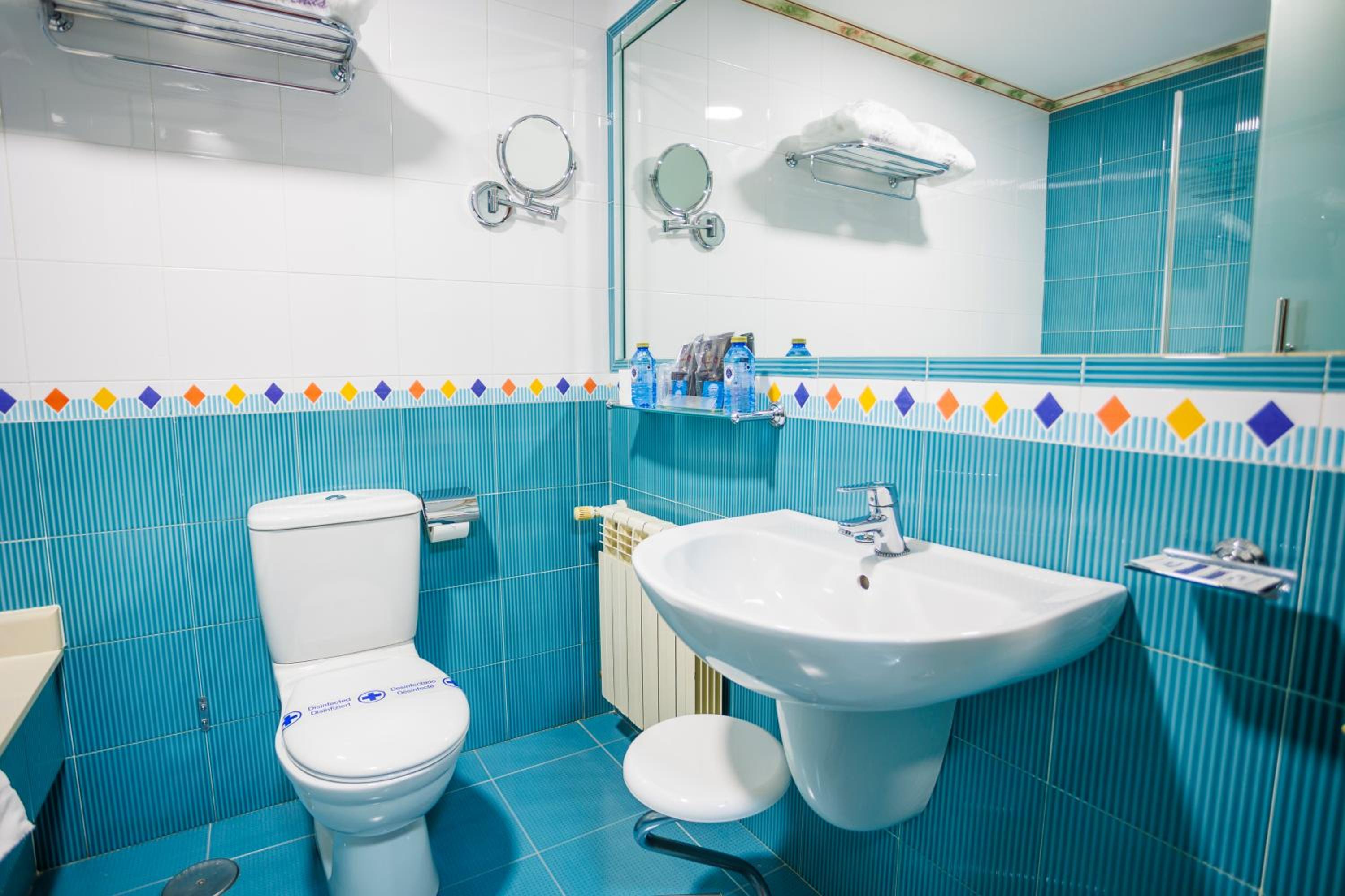 Double Room - Photo 7