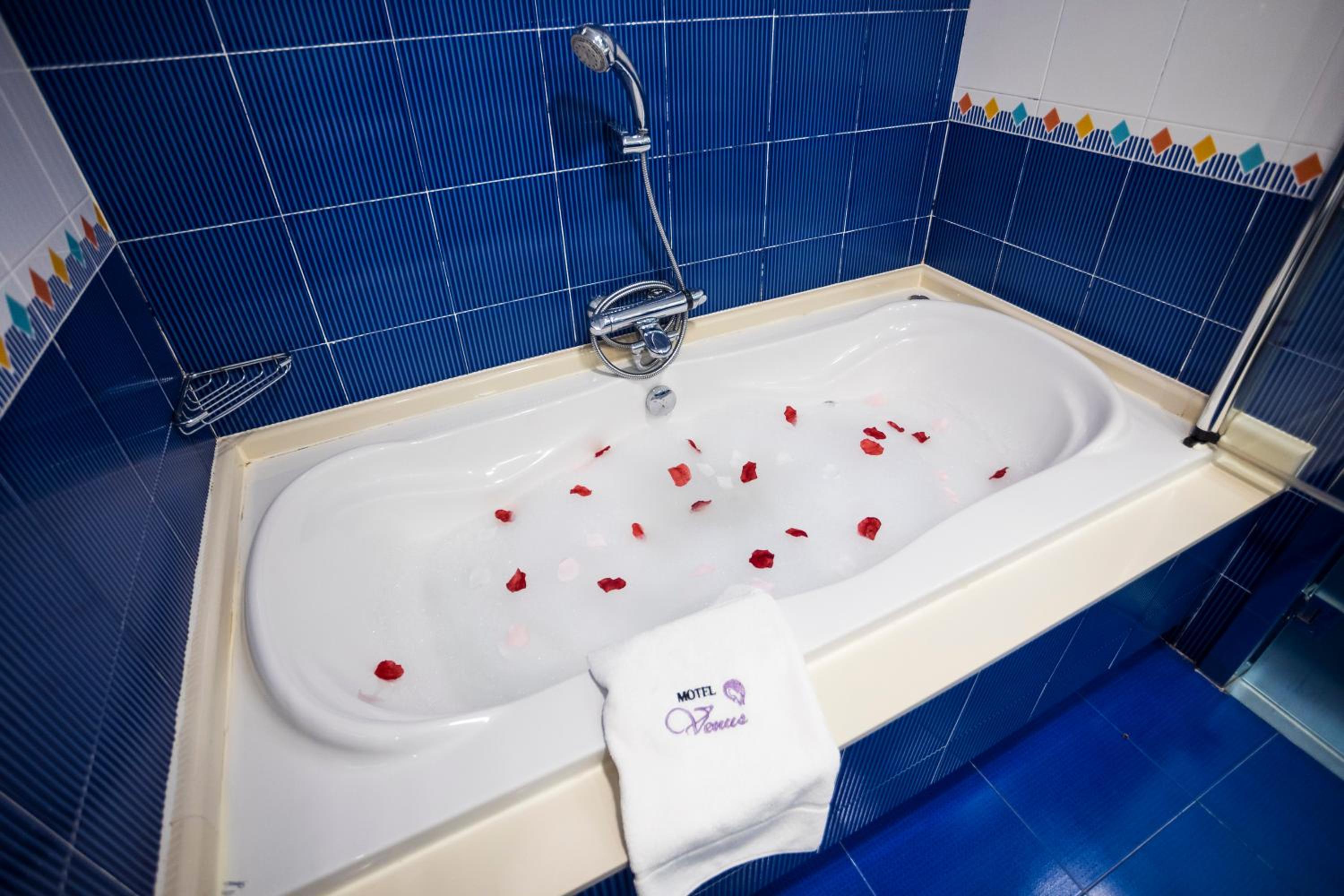 Double Room - Photo 22