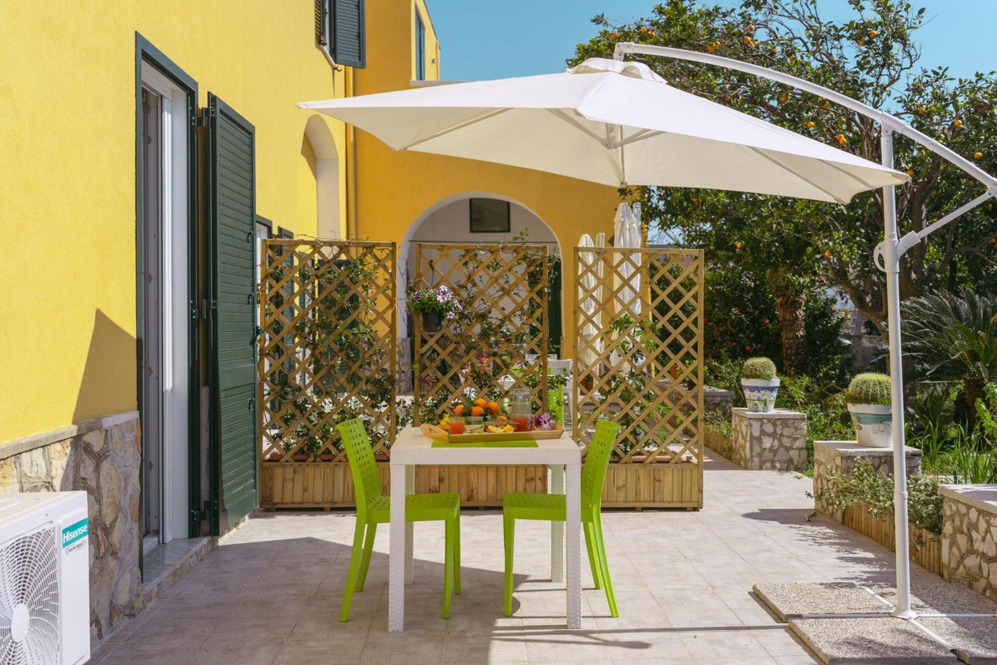 Double Room with Patio photo 3