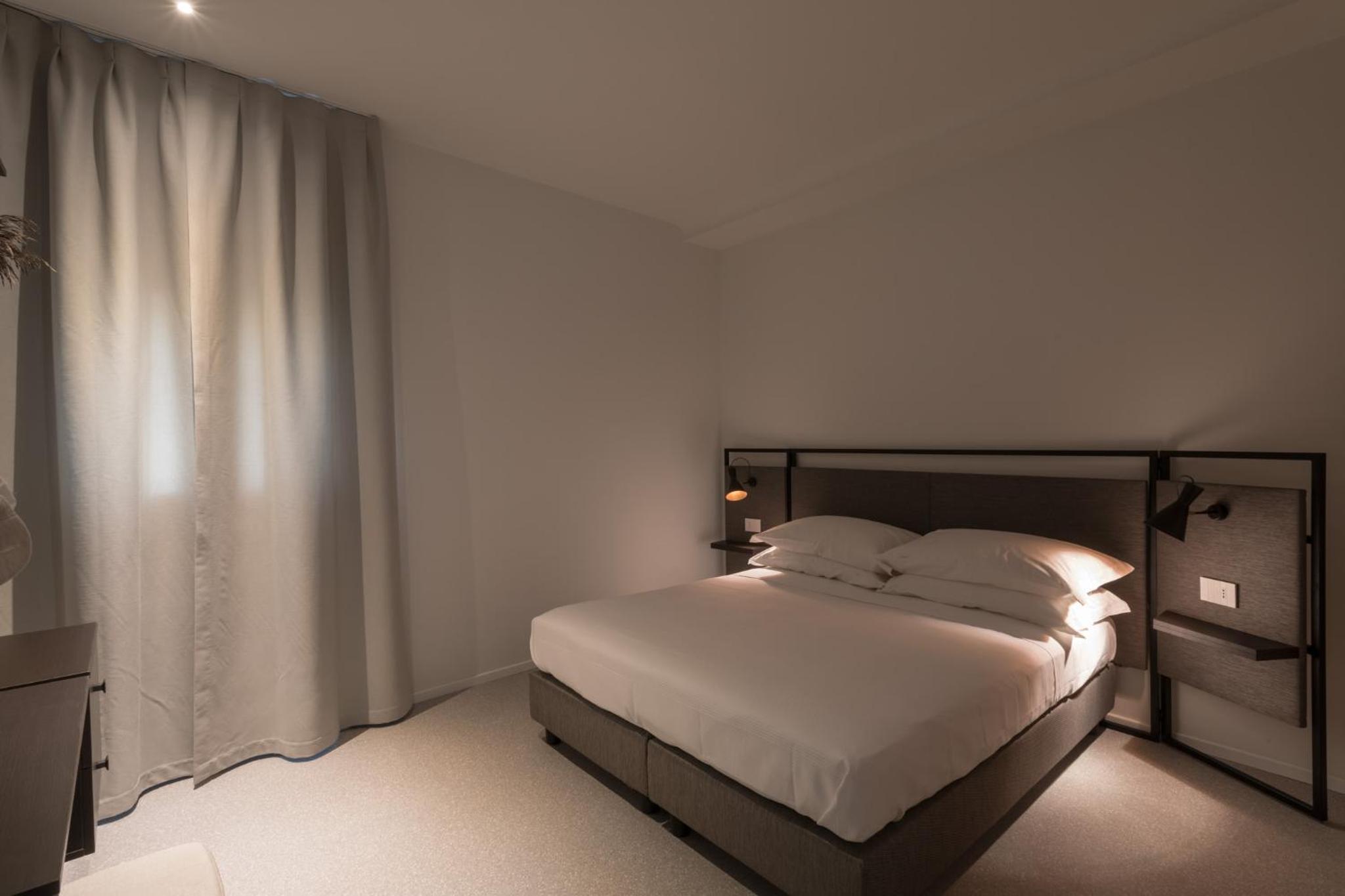 Deluxe Suite - Photo 20