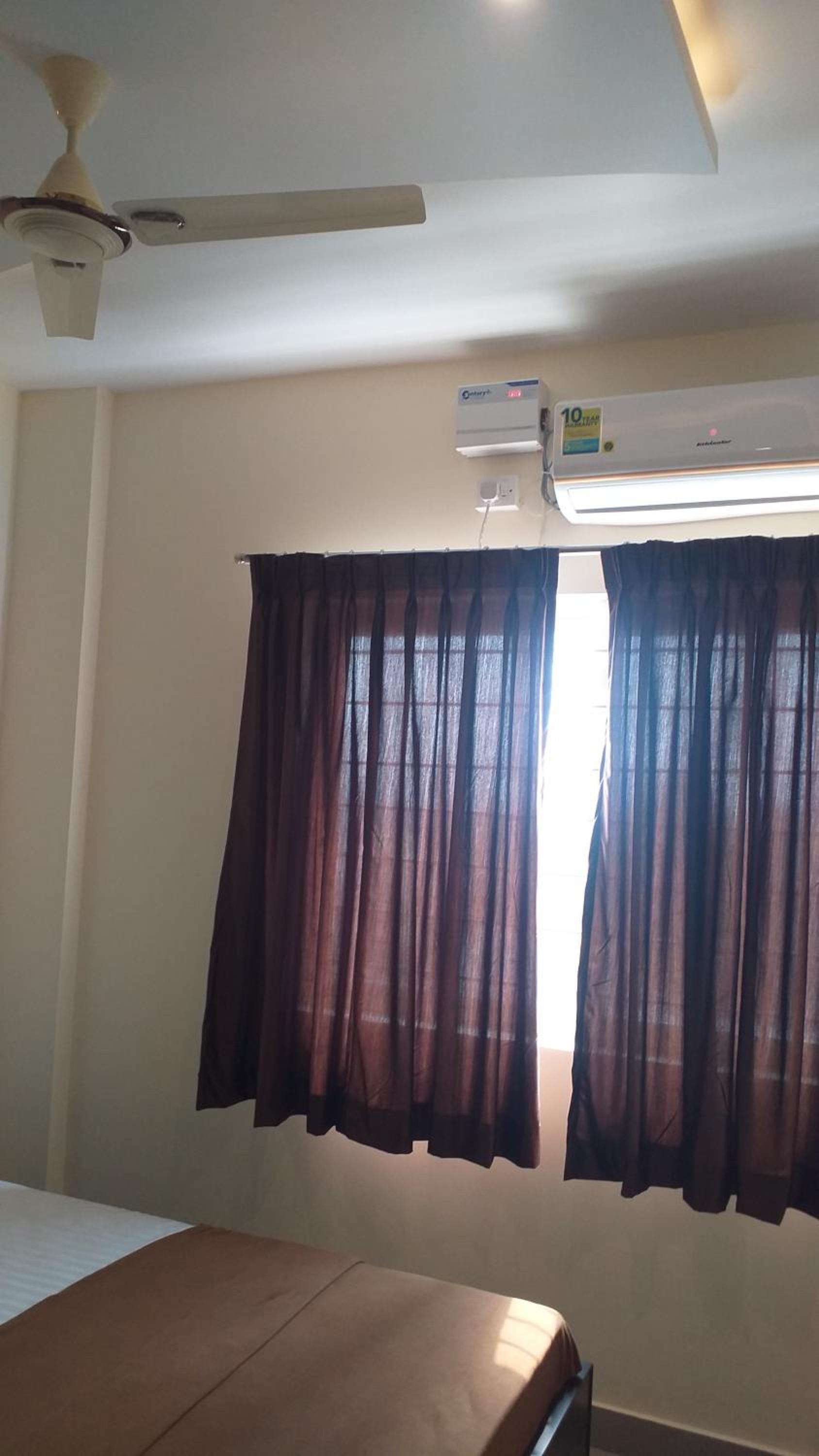 Apartment with Terrace - Photo 17