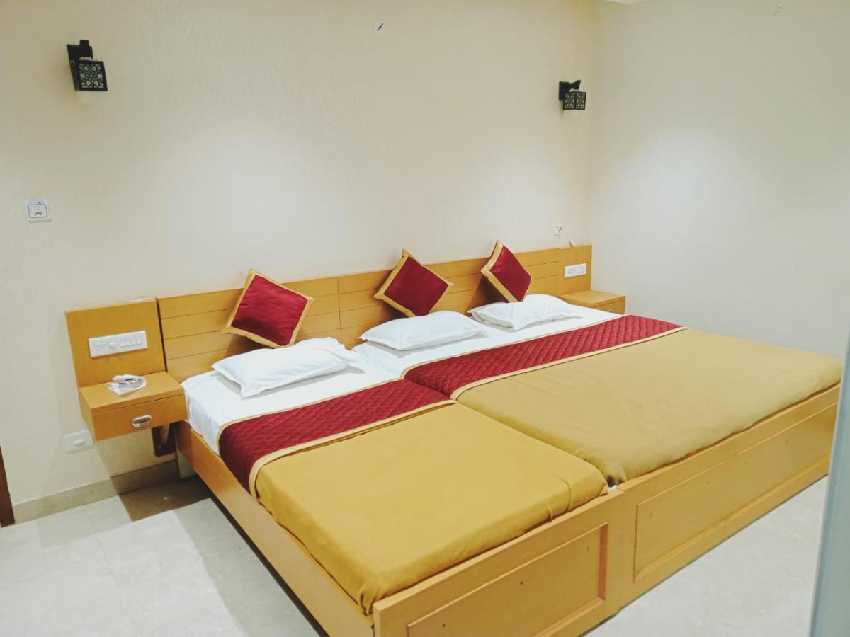 Deluxe Double Room (2 Adults + 1 Child) photo 3