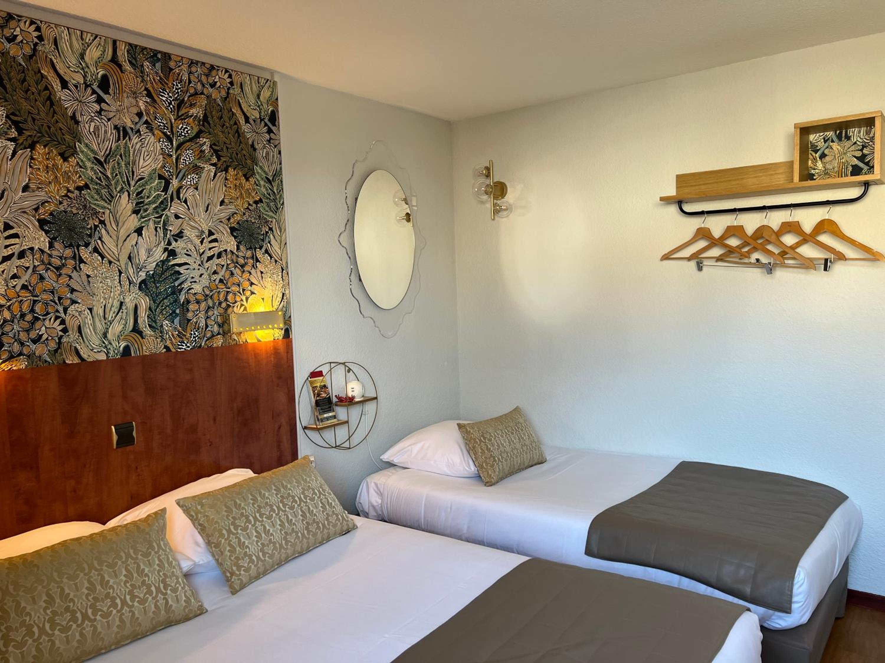 Triple Room With Bath thumbnail 6