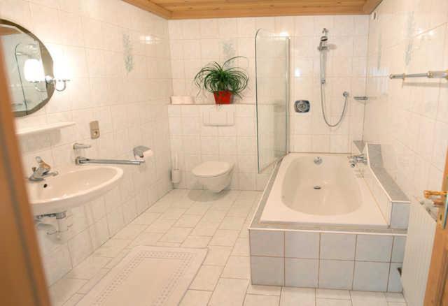 One-Bedroom Apartment with Bath photo 2