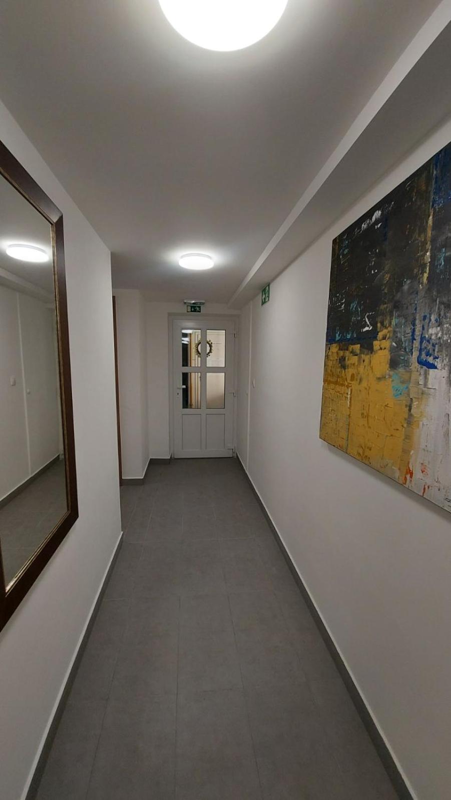 One-Bedroom Apartment - Photo 6