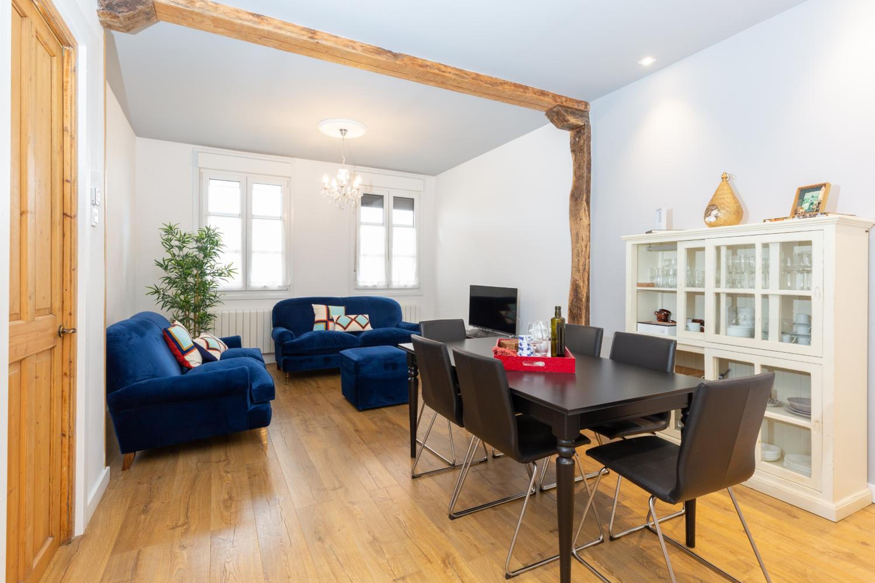 Three-Bedroom Apartment - Photo 25