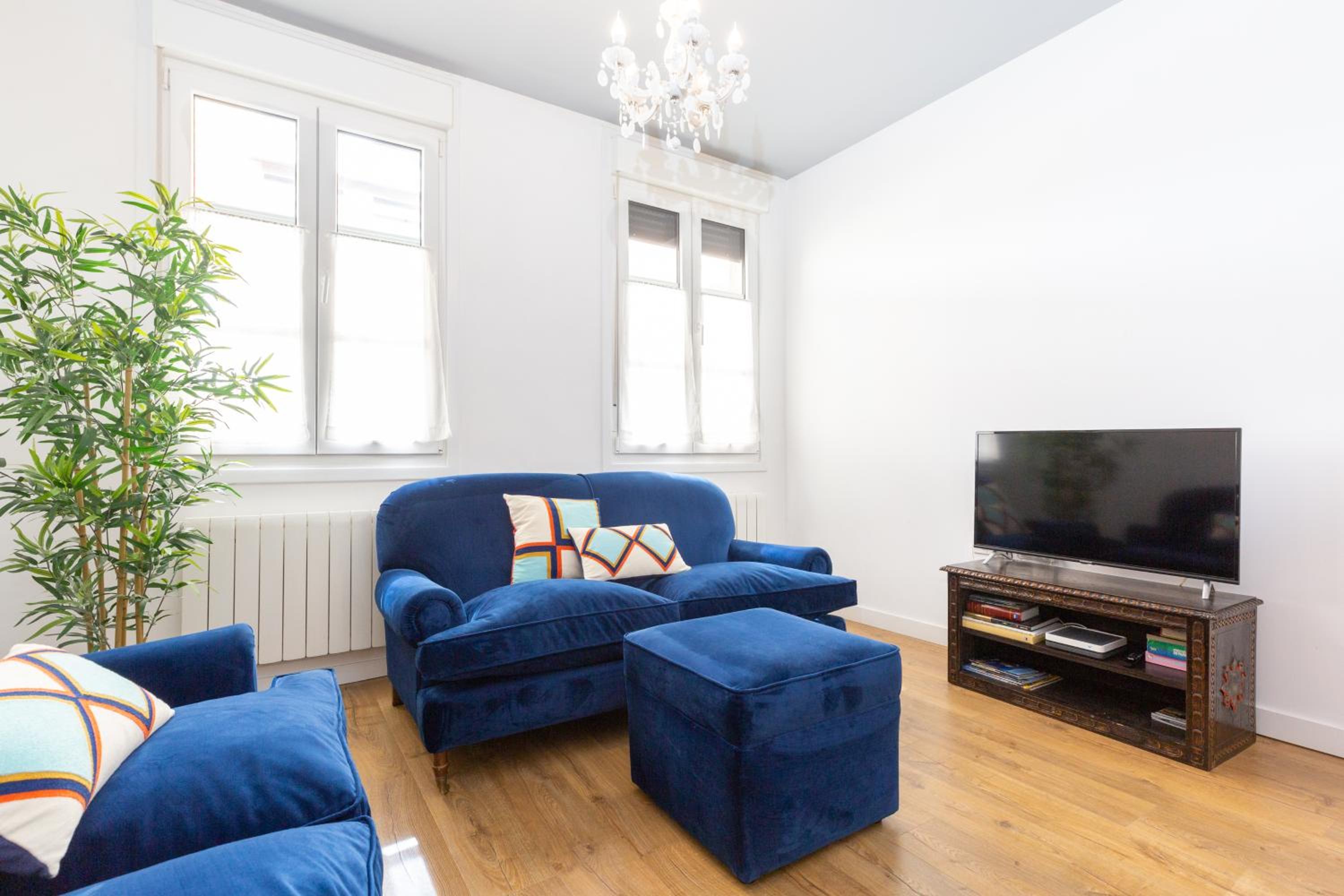 Three-Bedroom Apartment - Photo 28