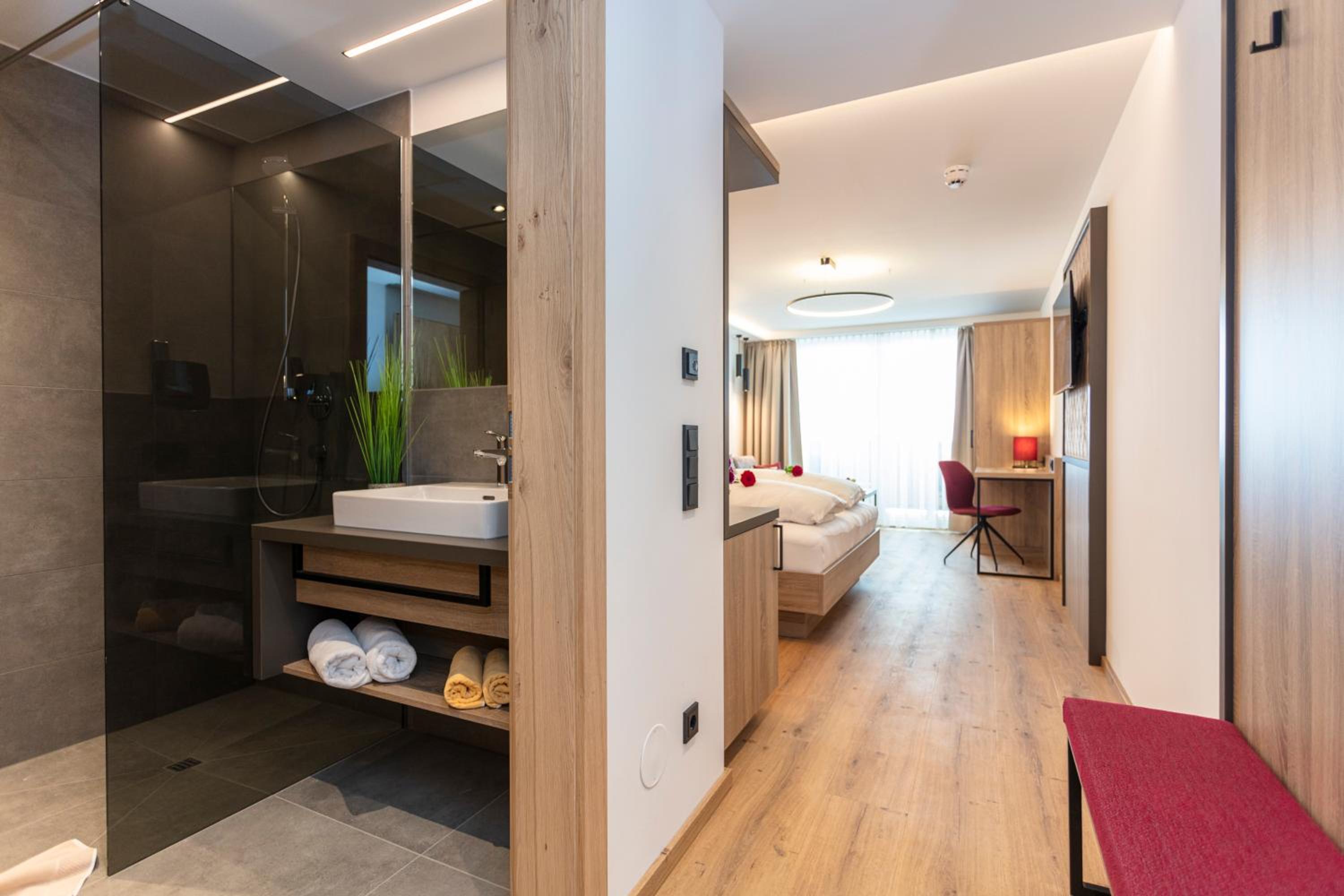 Deluxe Double Room with Balcony photo 2