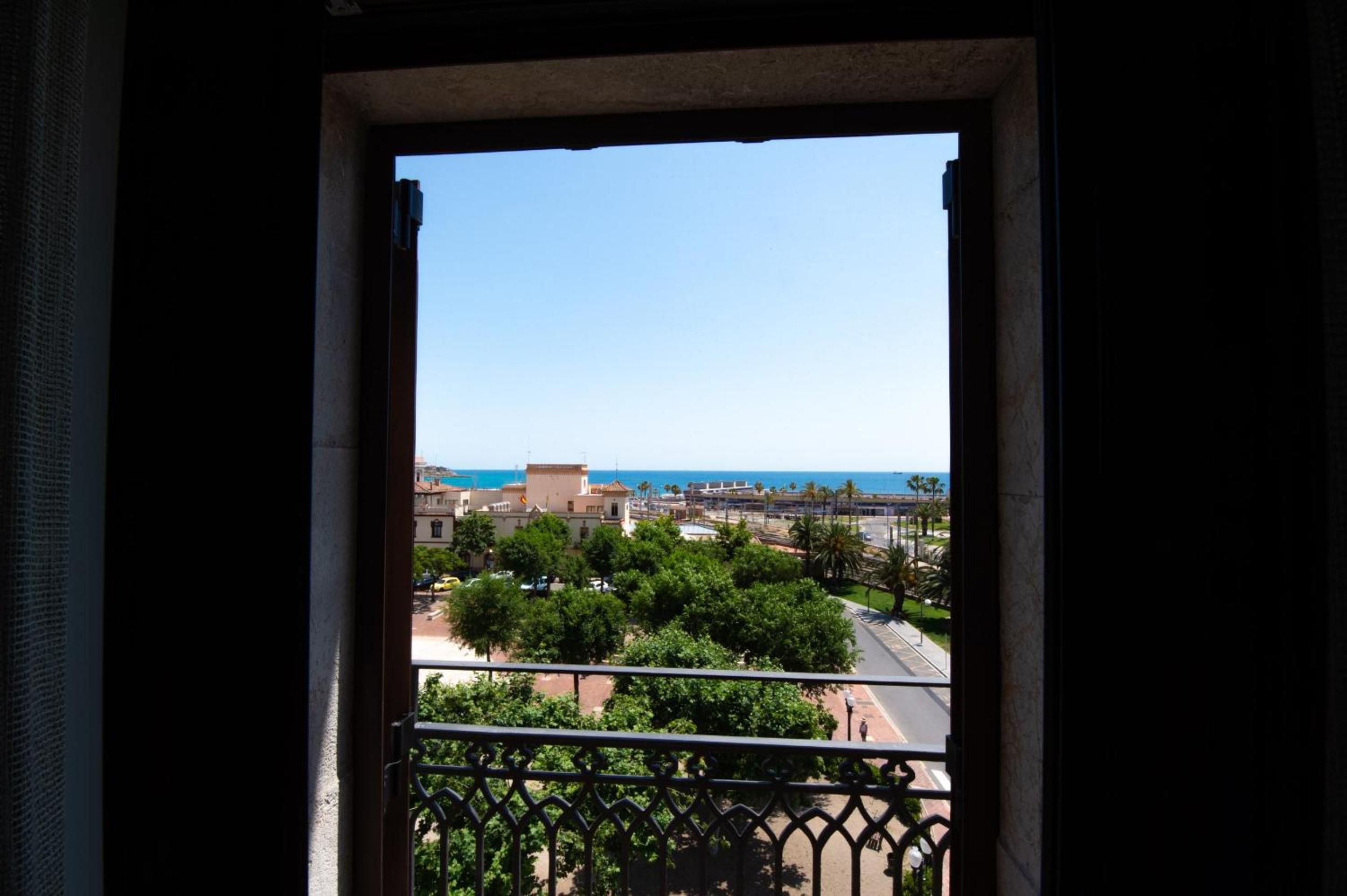 One-Bedroom Apartment with Sea View