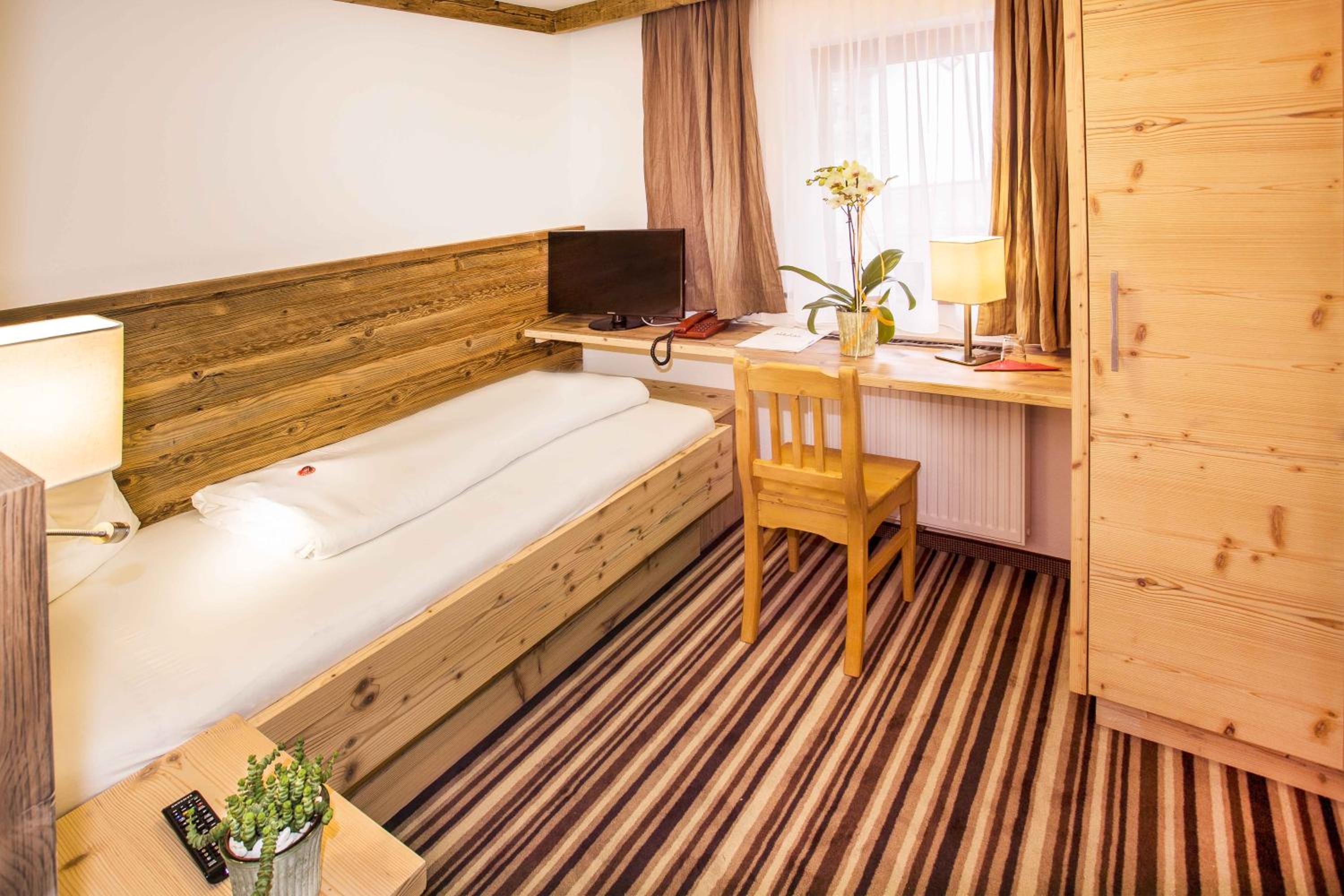 Single Room photo 2