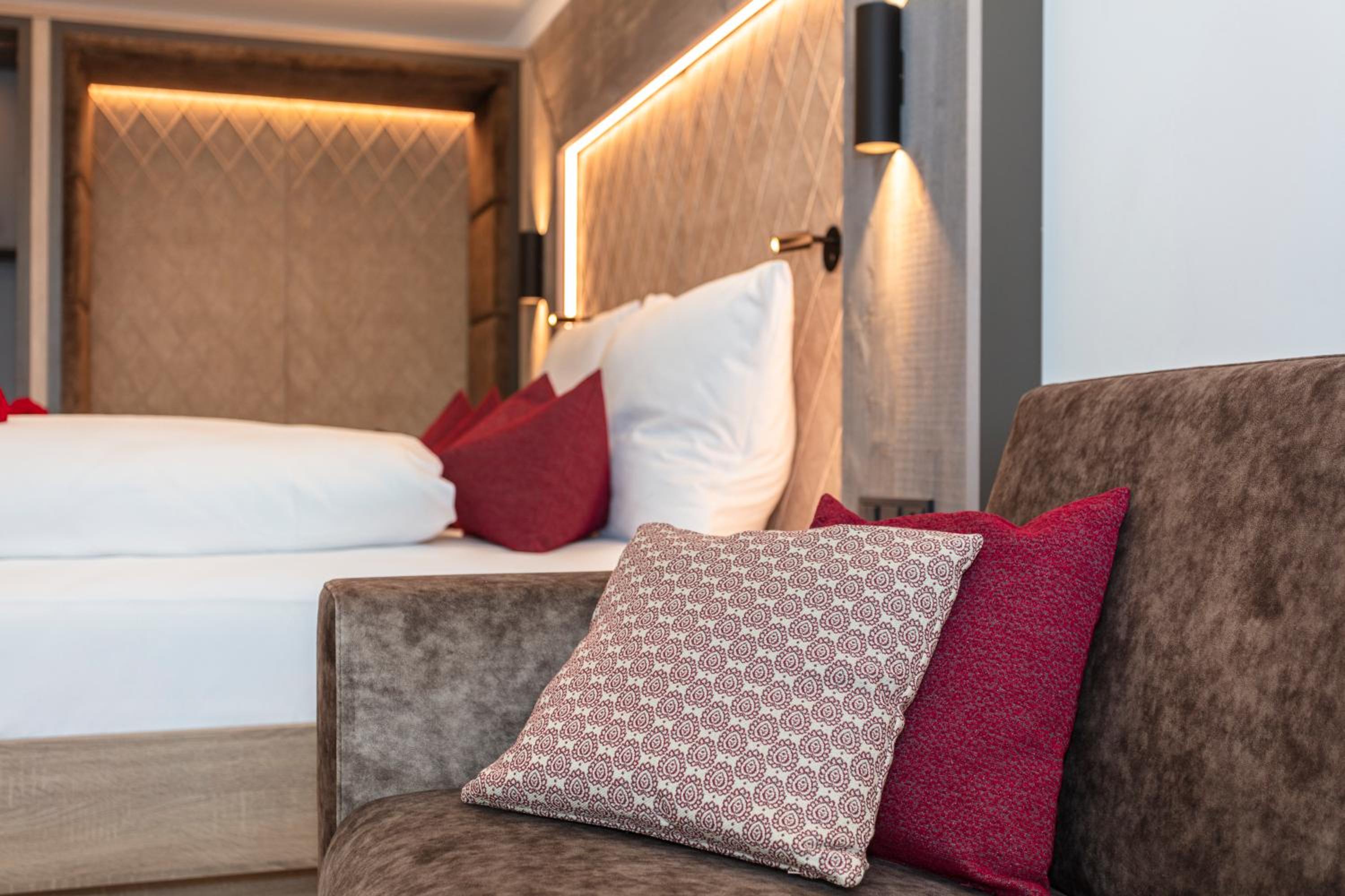 Deluxe Double Room with Balcony photo 3