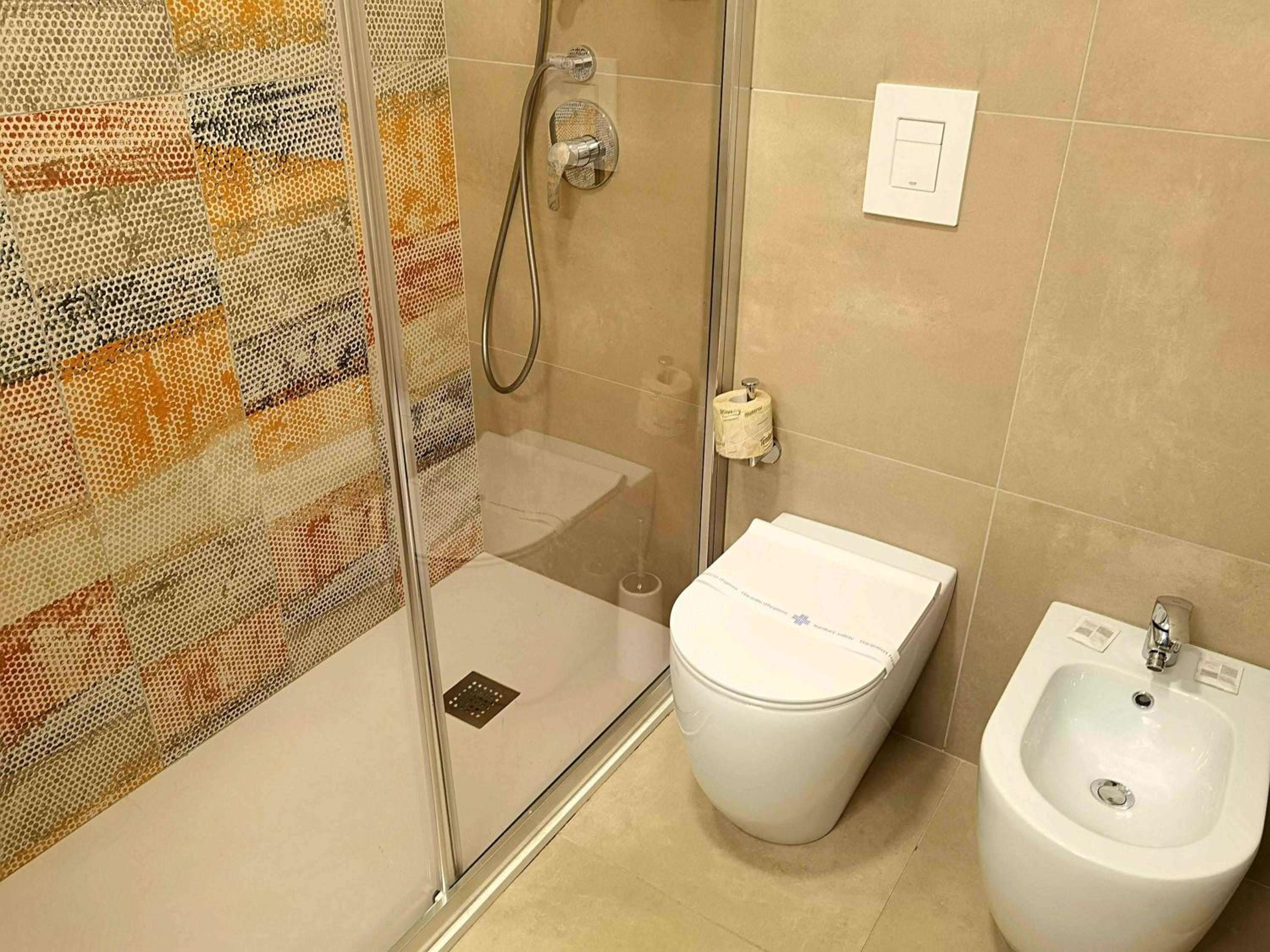 Standard Double Room - Photo 13