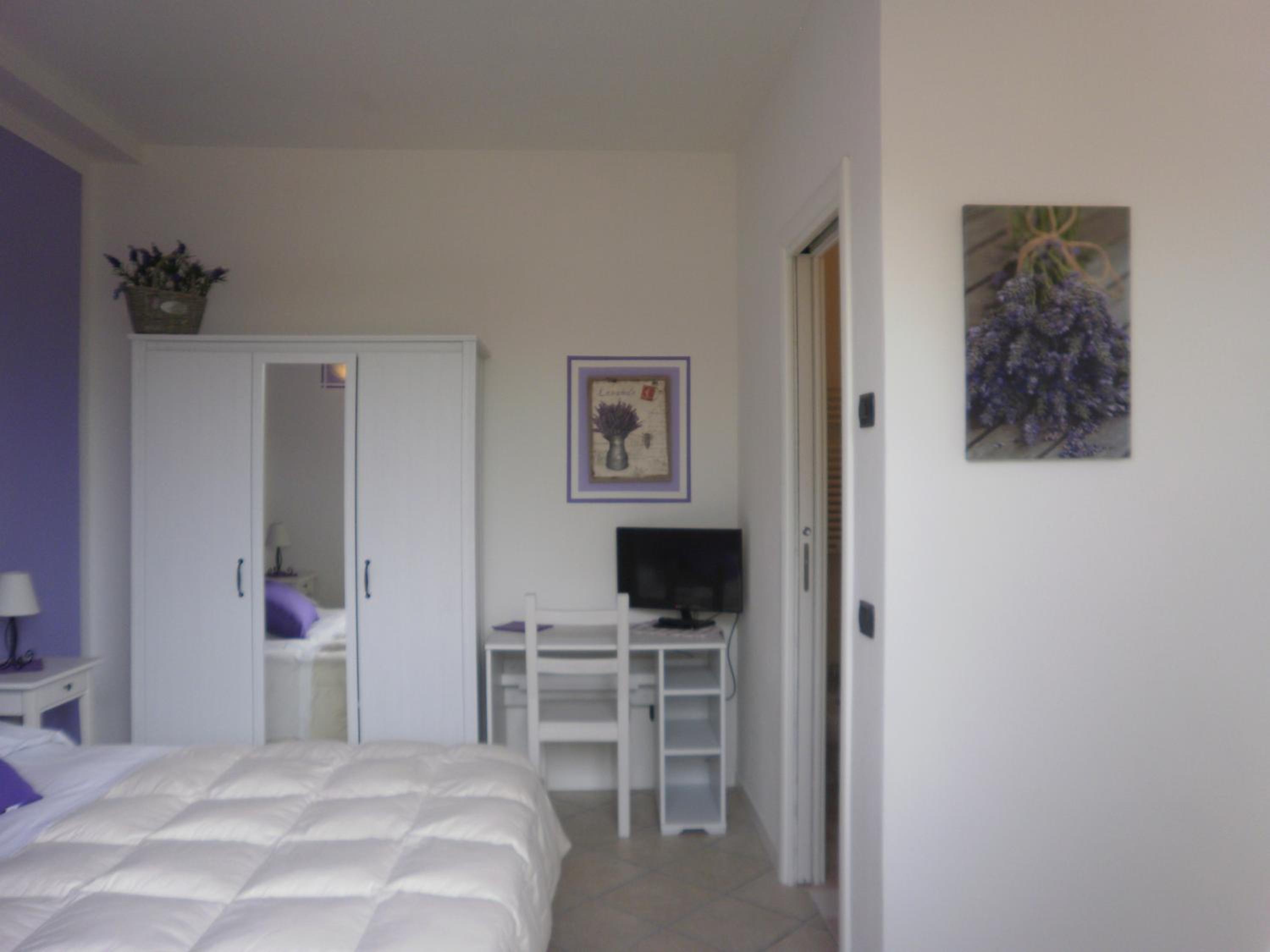 Double or Twin Room - Photo 11