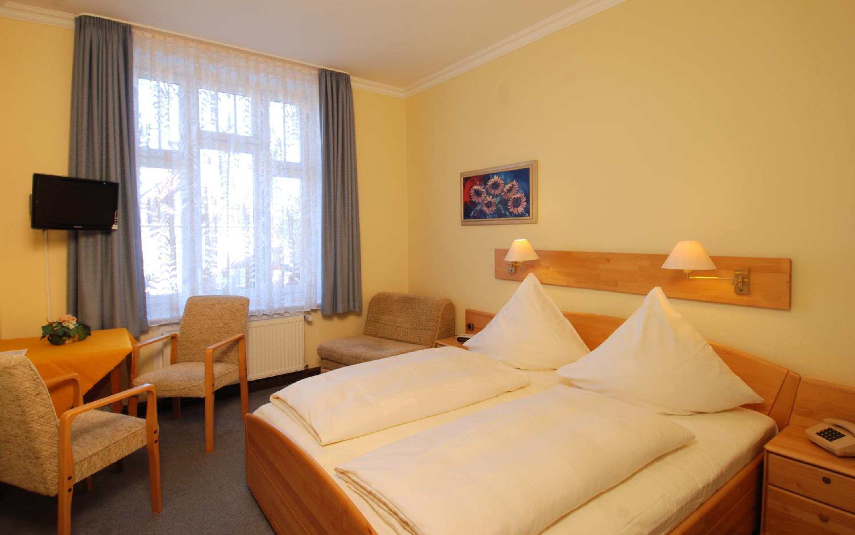 Twin Room - Photo 2