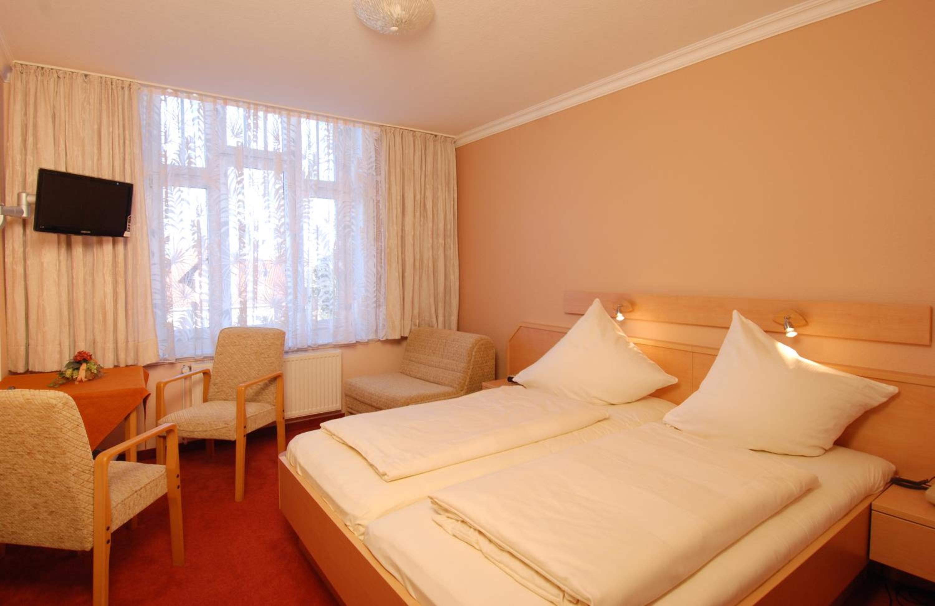 Twin Room - Photo 1
