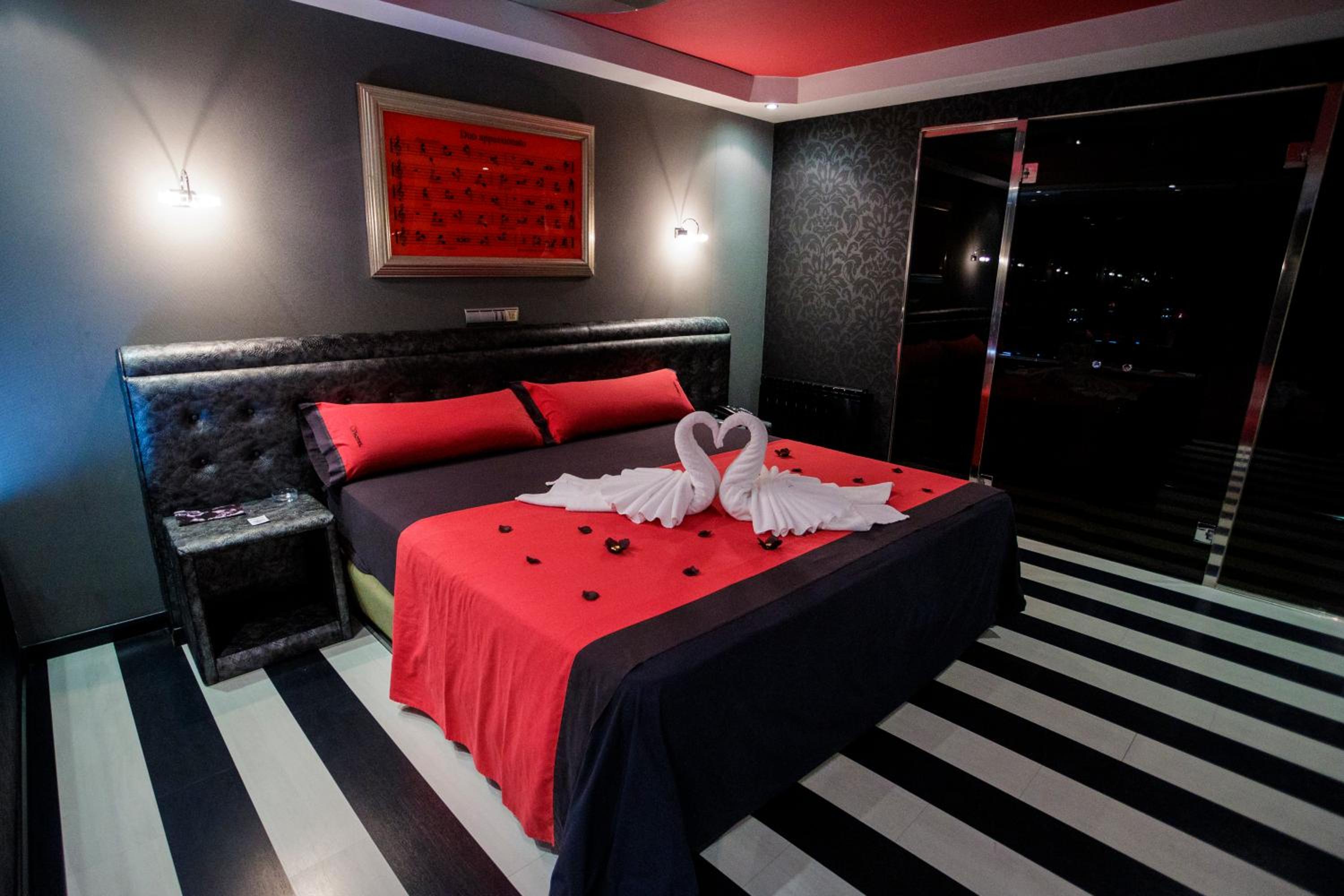 King Suite with Spa Bath photo 2