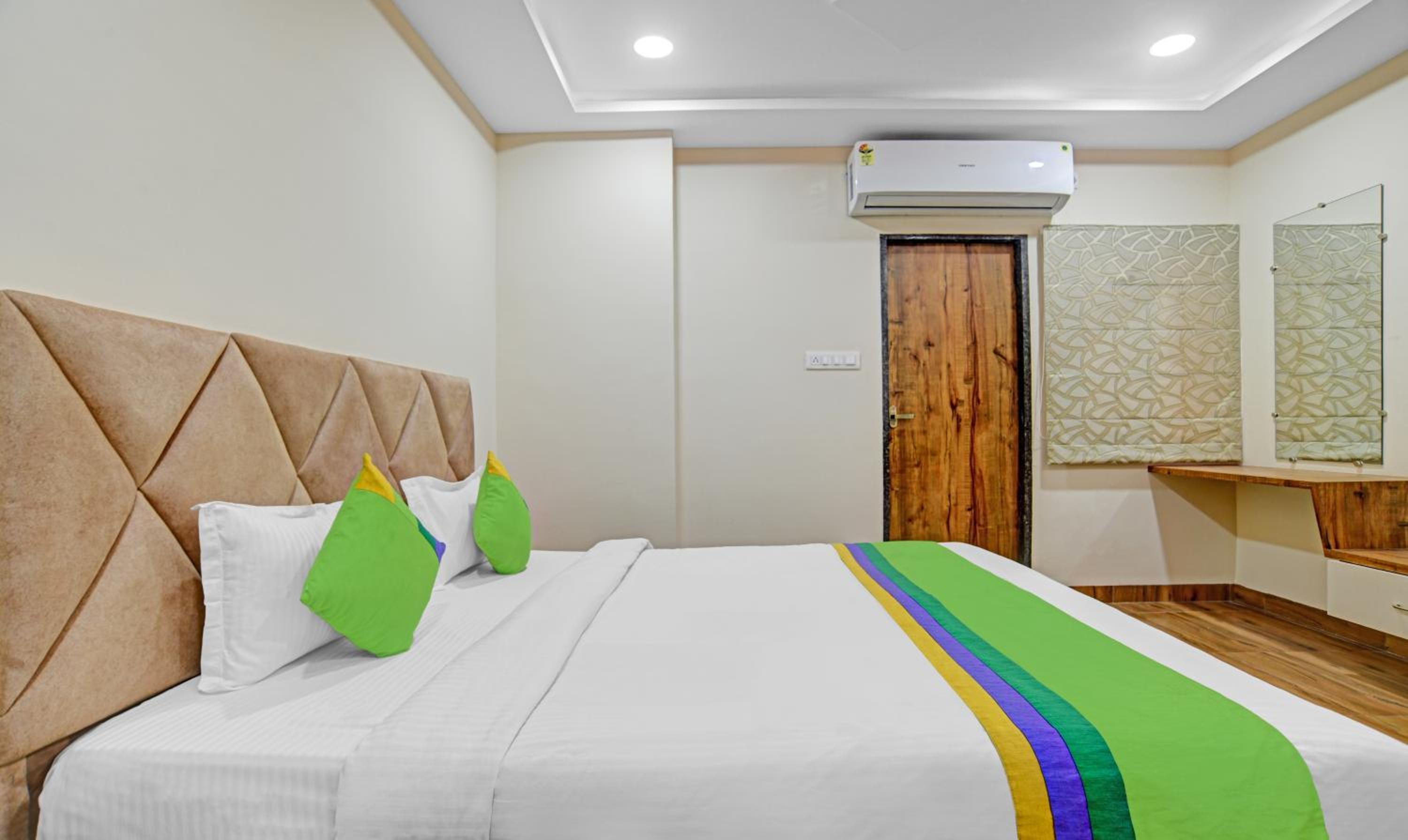 Standard Double Room - Photo 9