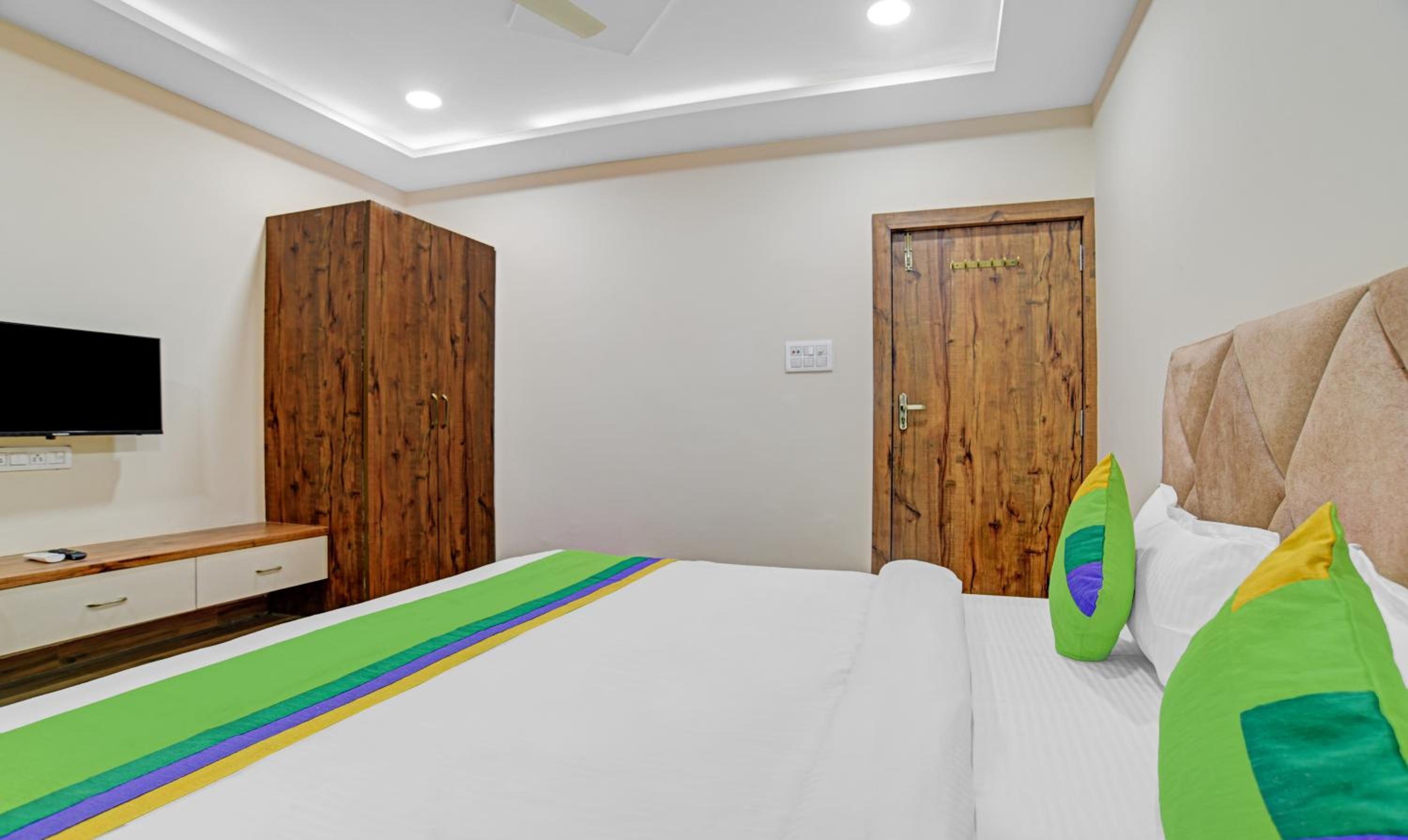 Standard Double Room - Photo 8