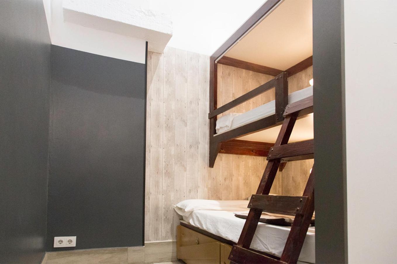 Triple Room with Private Bathroom photo 2