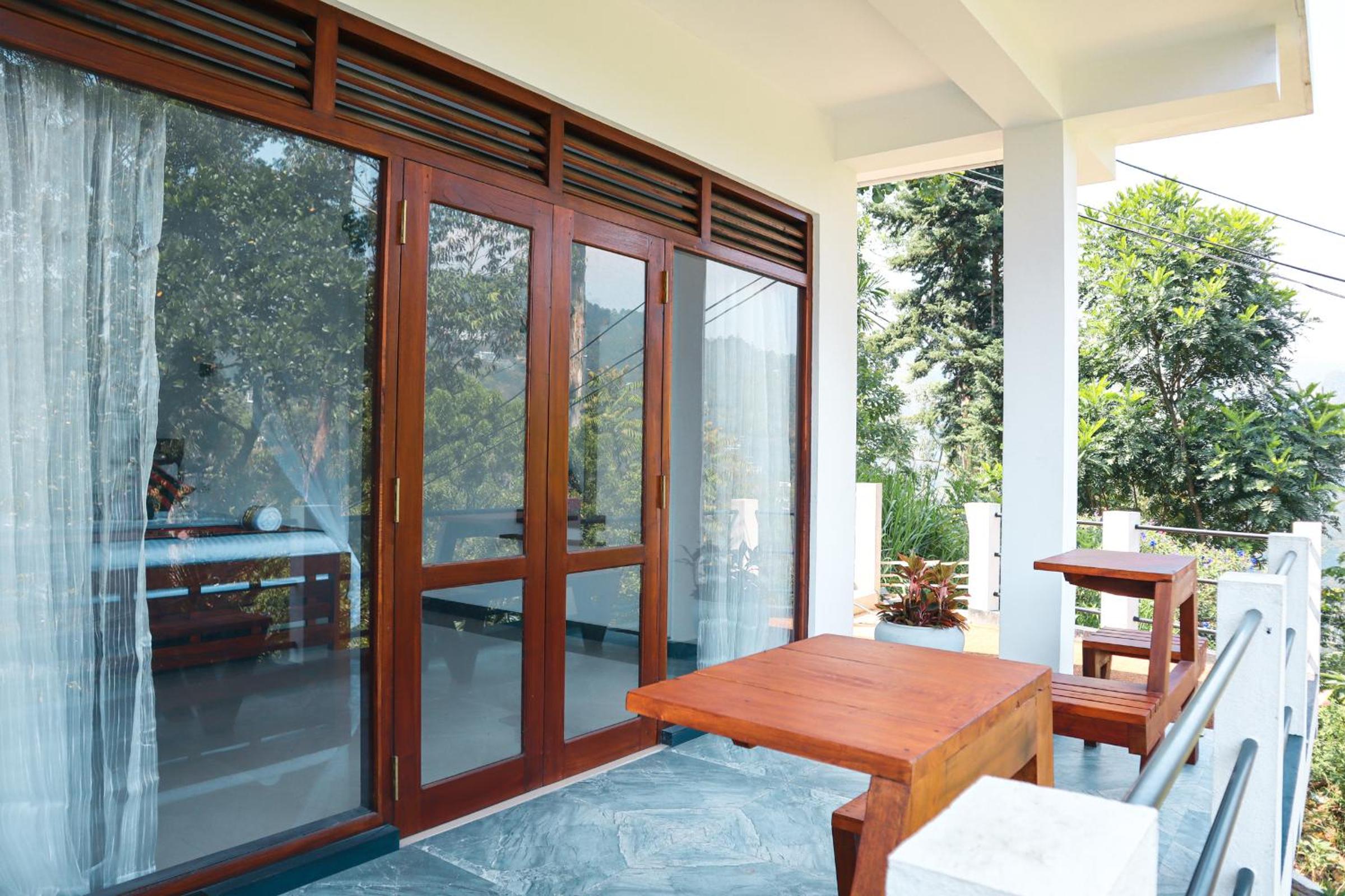 Deluxe Double Room with Balcony - Photo 21