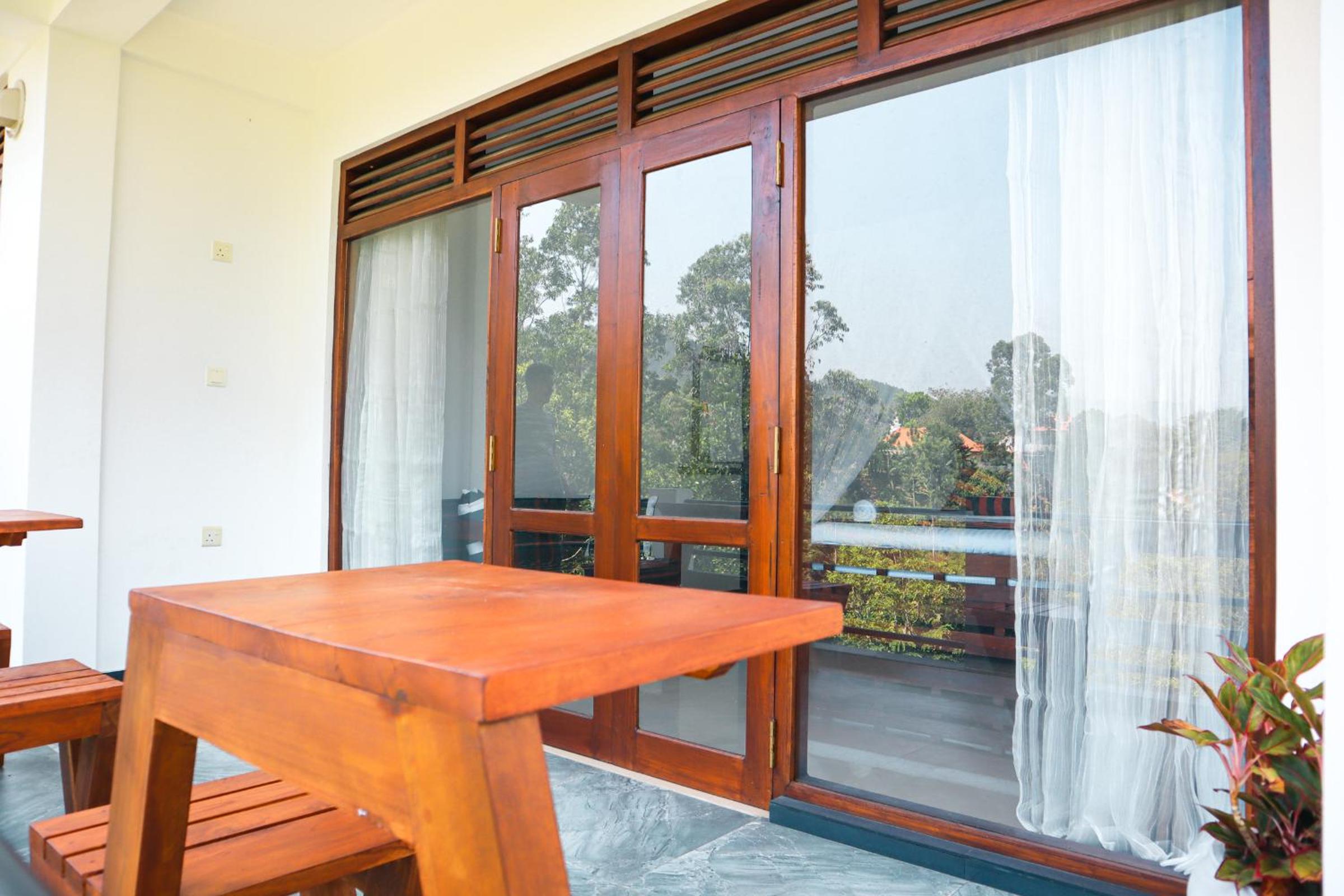 Deluxe Double Room with Balcony - Photo 22