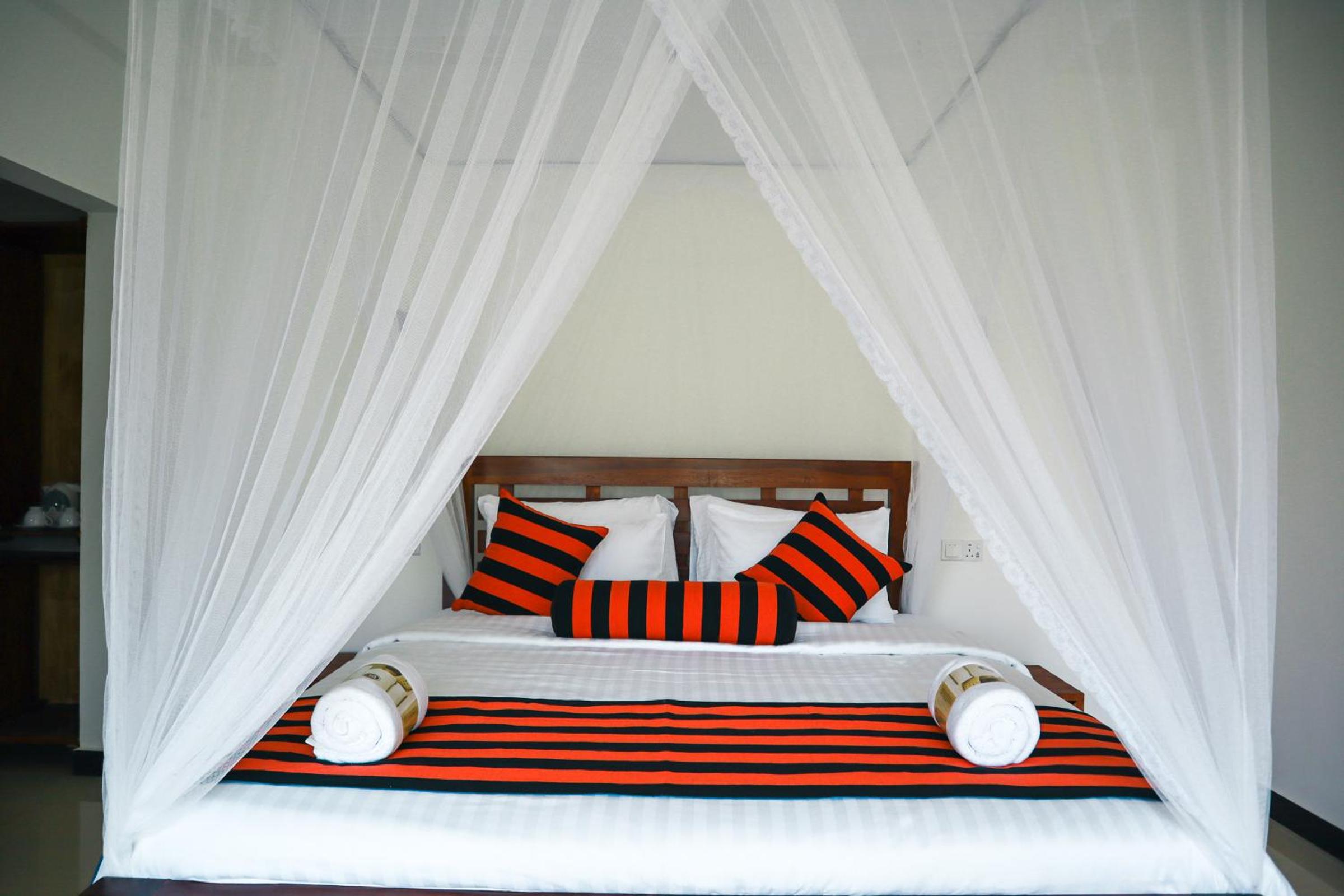 Deluxe Double Room with Balcony - Photo 5