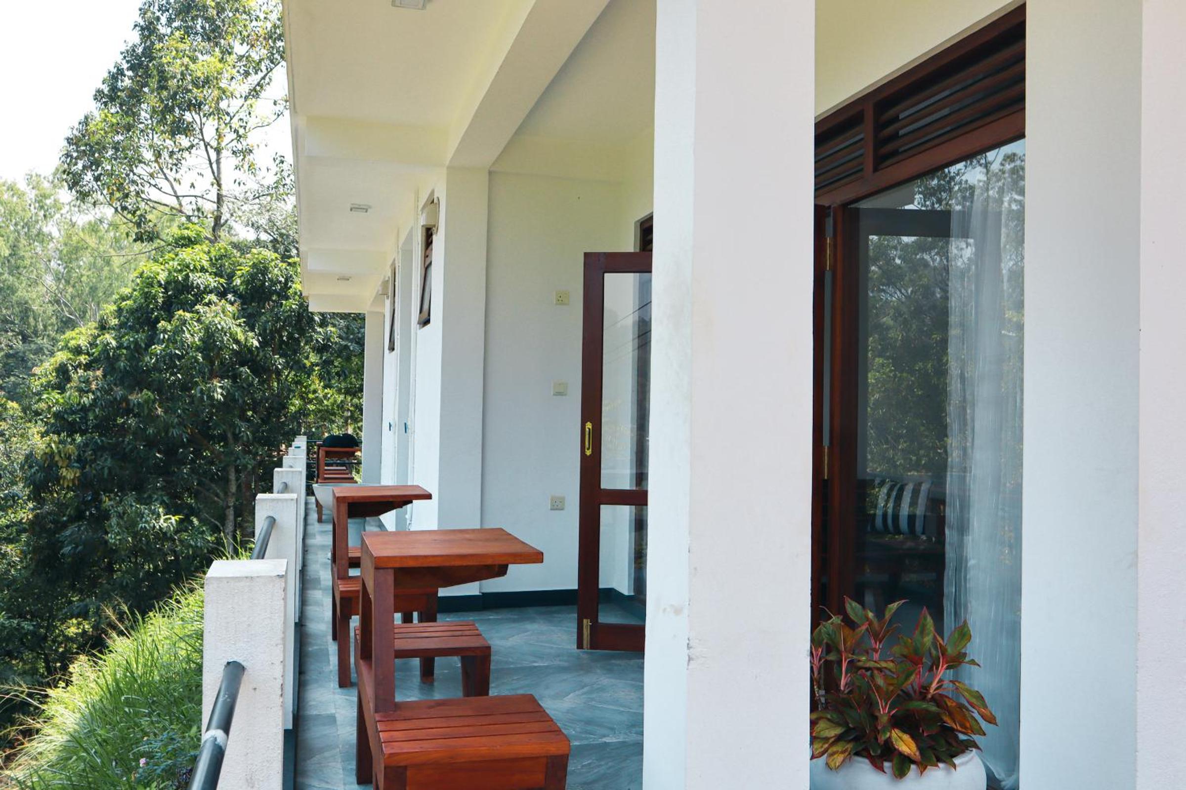 Deluxe Double Room with Balcony - Photo 20