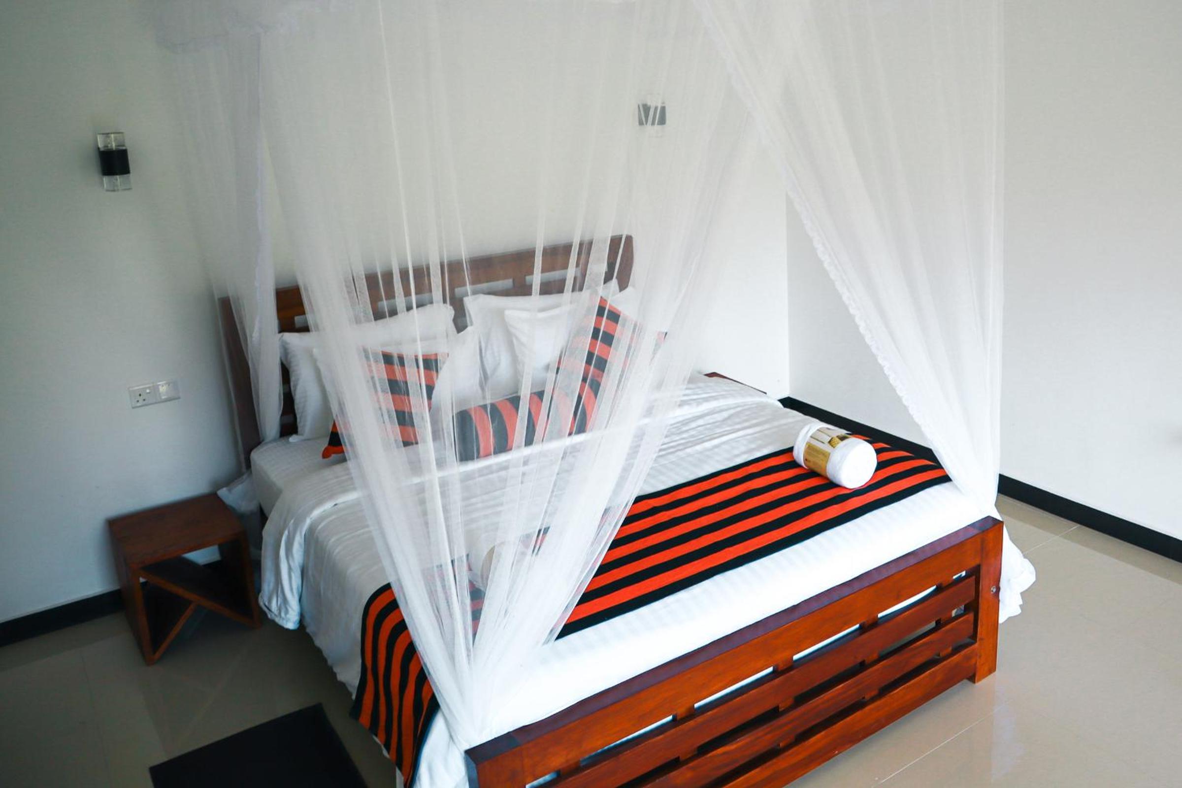 Deluxe Double Room with Balcony - Photo 12