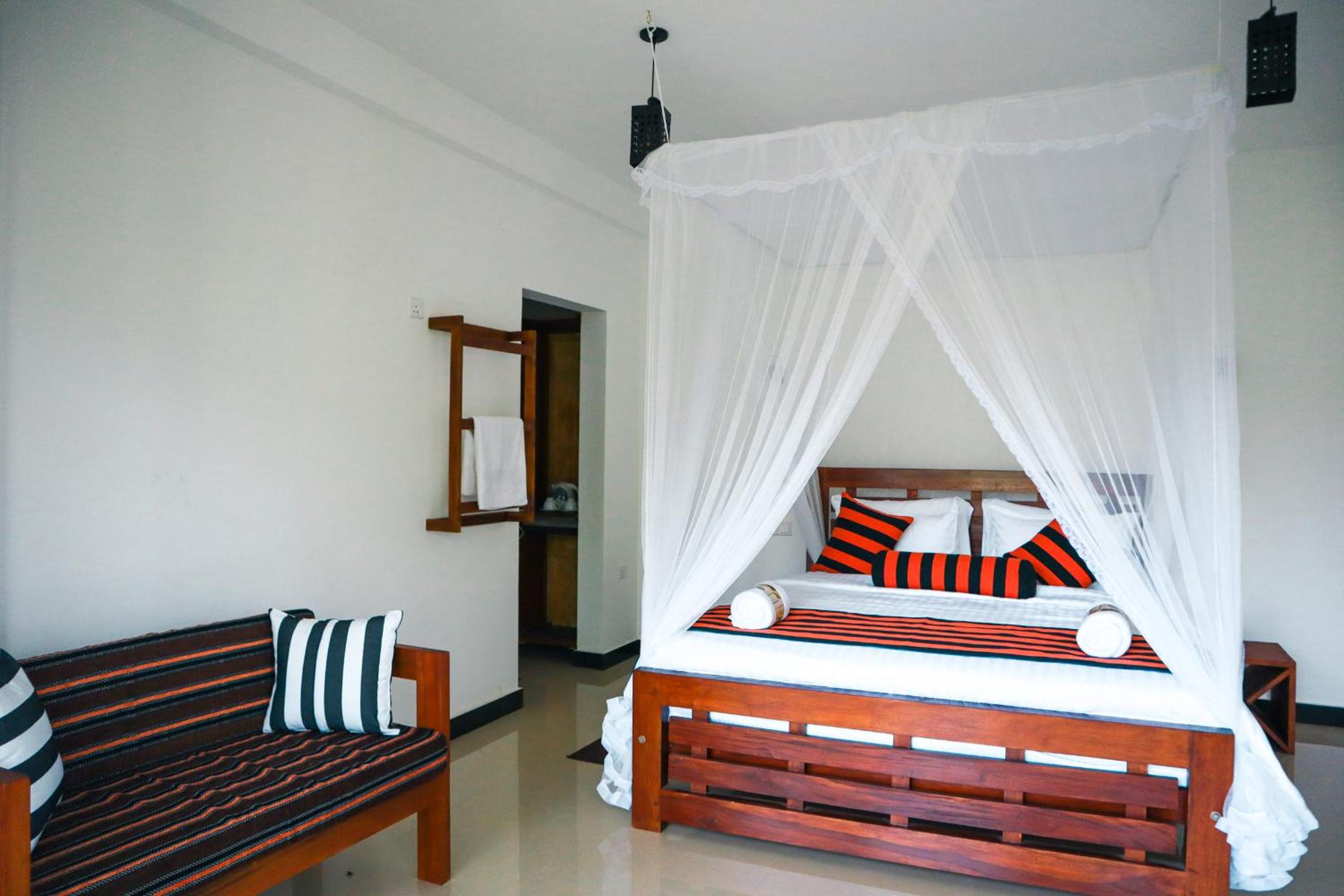 Deluxe Double Room with Balcony - Photo 7