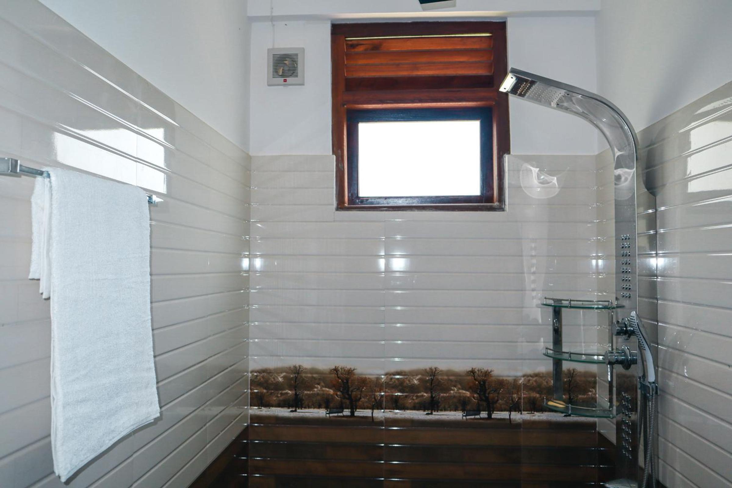 Deluxe Double Room with Balcony - Photo 16