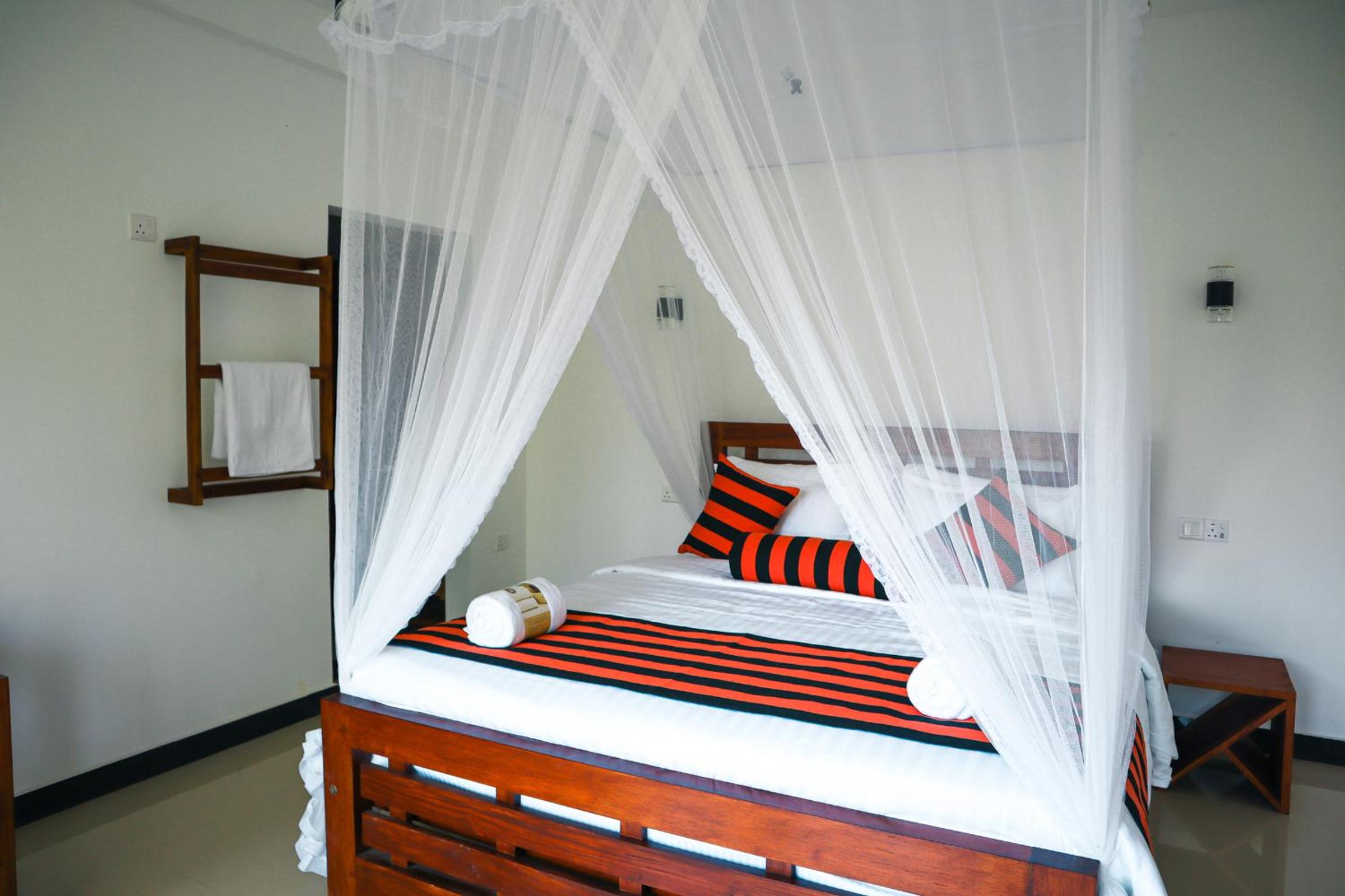 Deluxe Double Room with Balcony - Photo 14